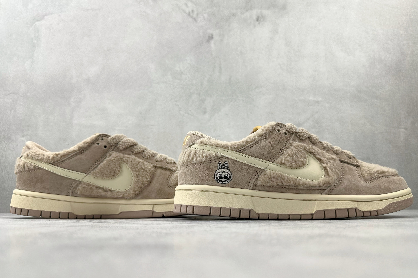 240 Nike BY POP MART LABUBU 太妃糖糖 GB6675-006