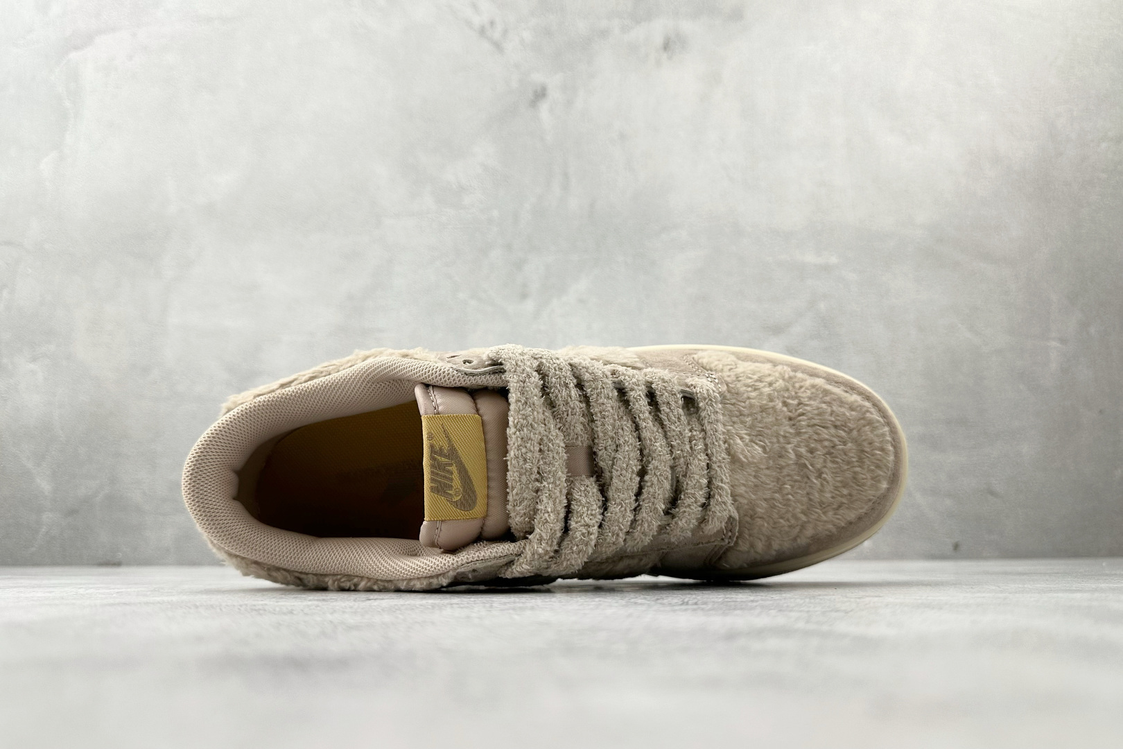 240 Nike BY POP MART LABUBU 太妃糖糖 GB6675-006