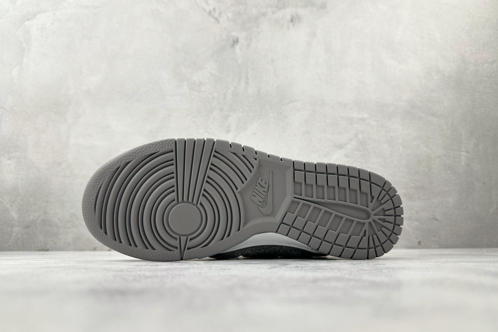 240 Nike BY POP MART LABUBU 芝麻豆豆 GB6675-007