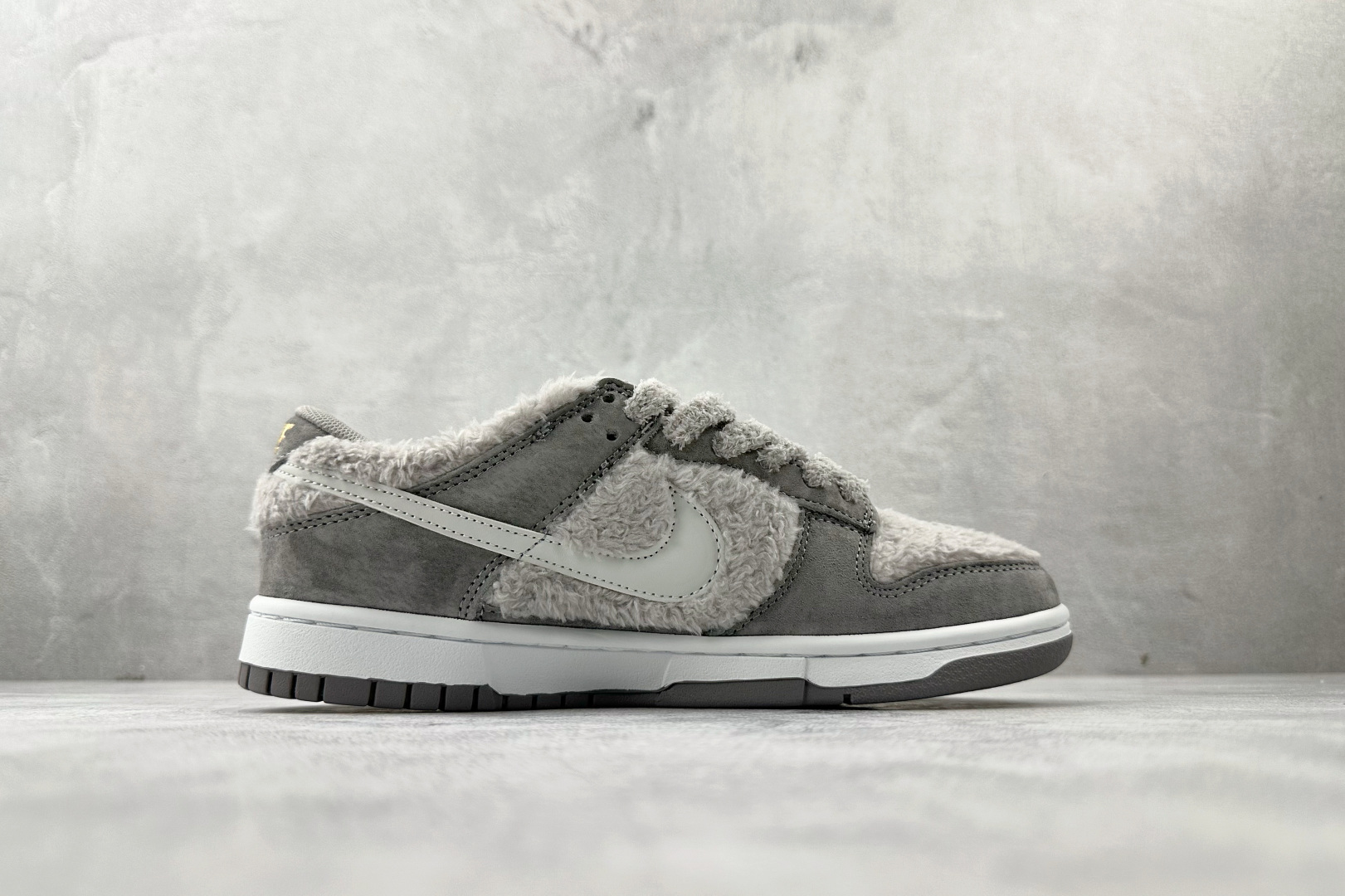 240 Nike BY POP MART LABUBU 芝麻豆豆 GB6675-007