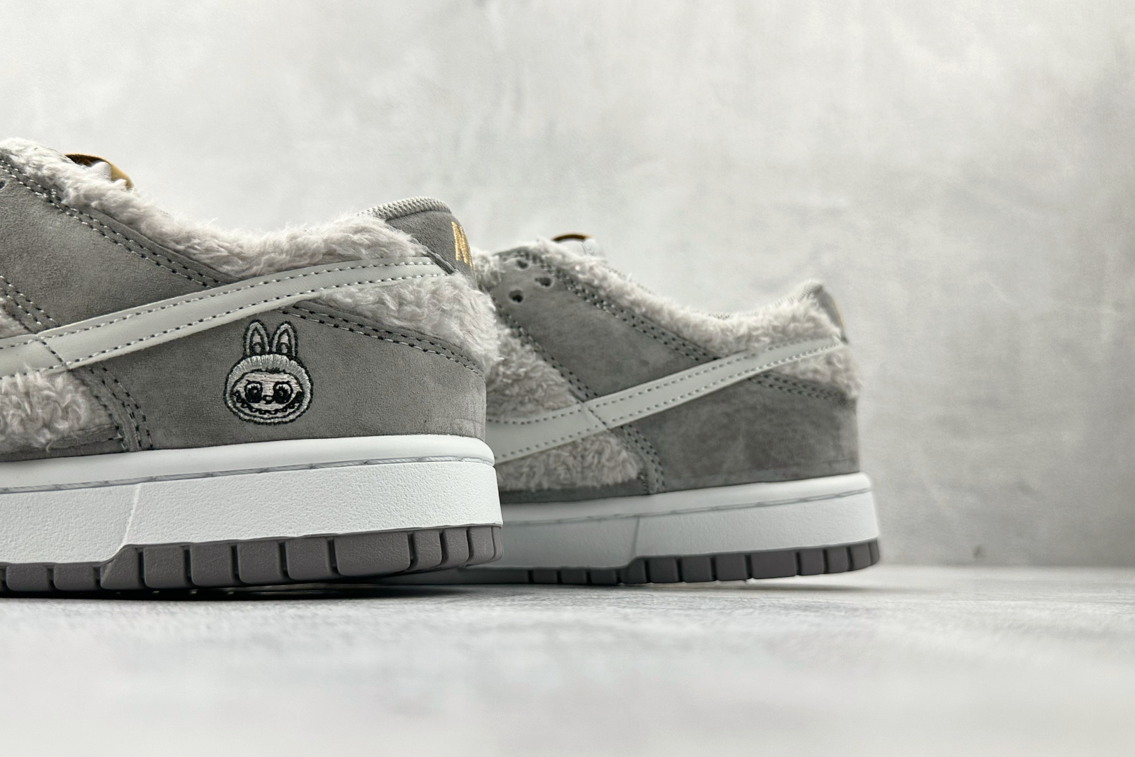 240 Nike BY POP MART LABUBU 芝麻豆豆 GB6675-007