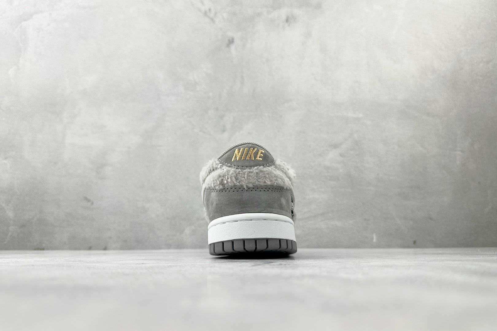 240 Nike BY POP MART LABUBU 芝麻豆豆 GB6675-007