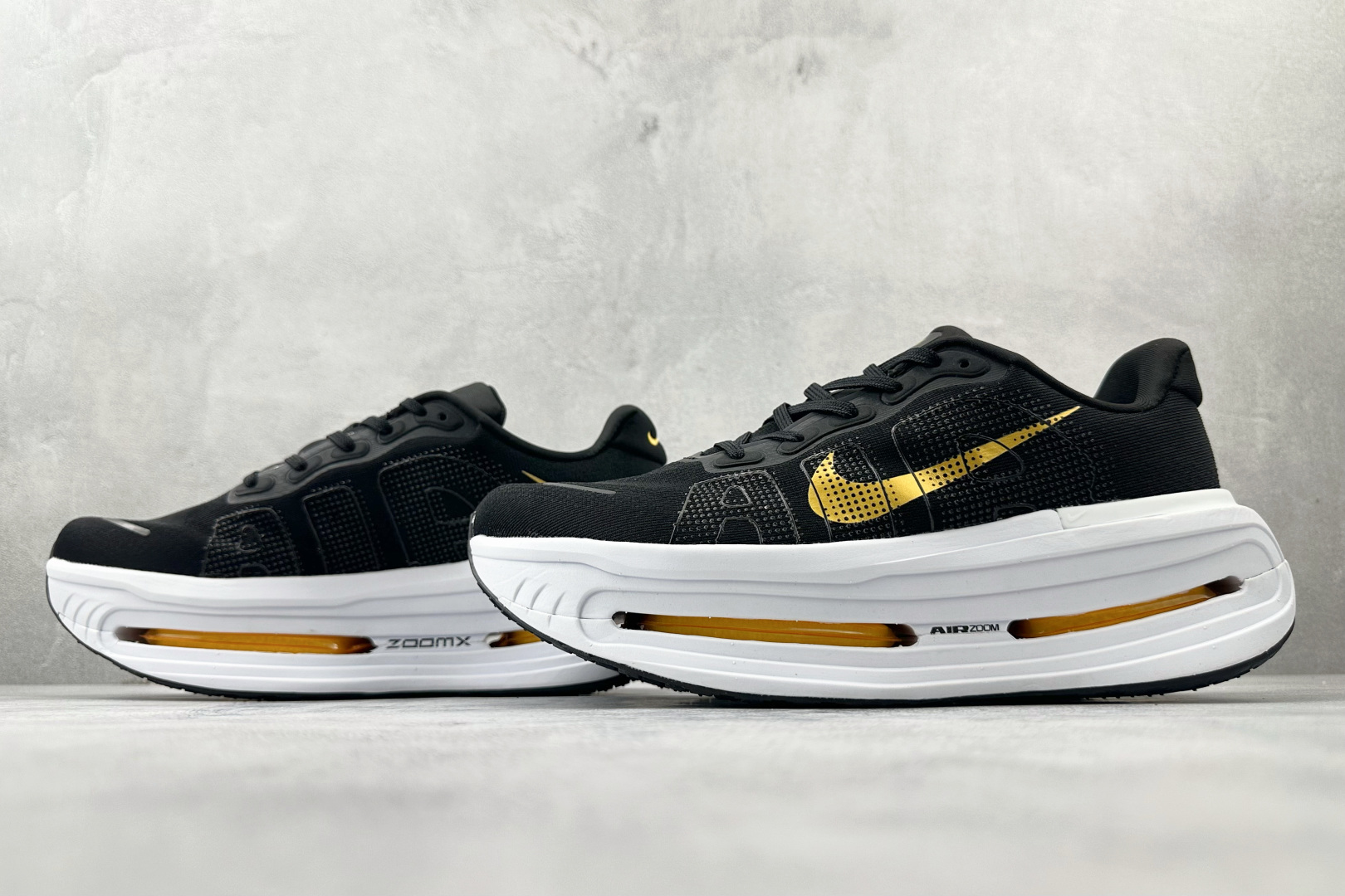 Nike Vomero Vomero Premium 黑金 HQ2050-683 Nike Vomero Vomero Premium 黑金 HQ2050-683