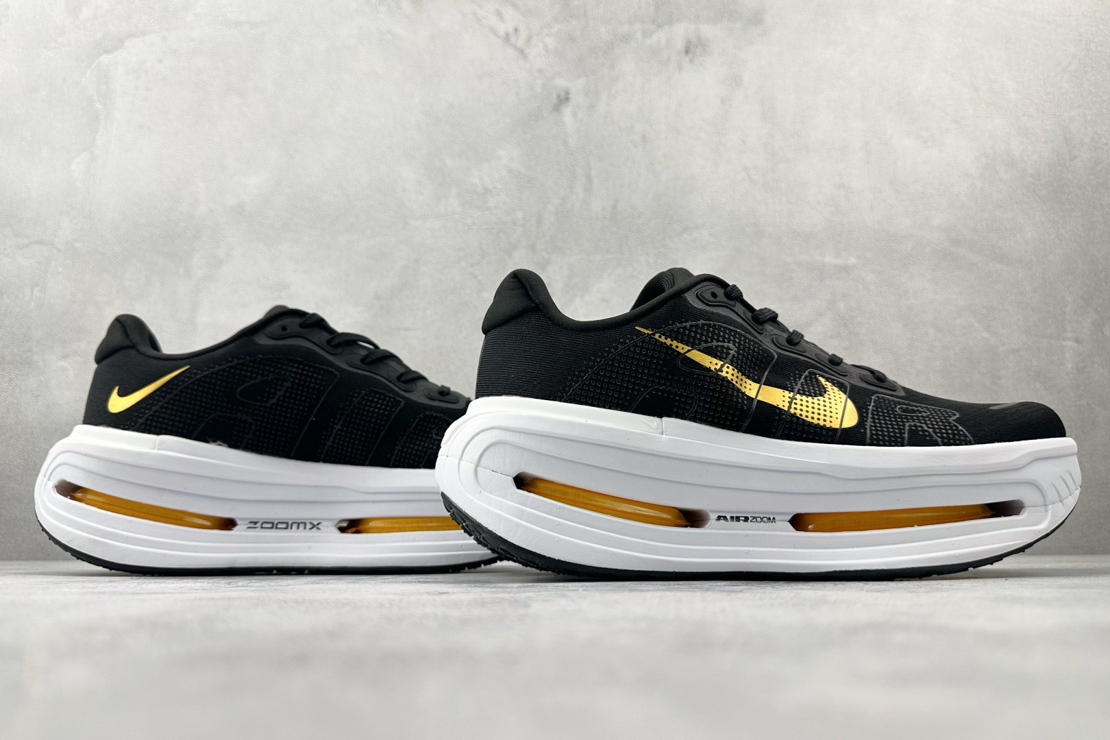 Nike Vomero Vomero Premium 黑金 HQ2050-683 Nike Vomero Vomero Premium 黑金 HQ2050-683