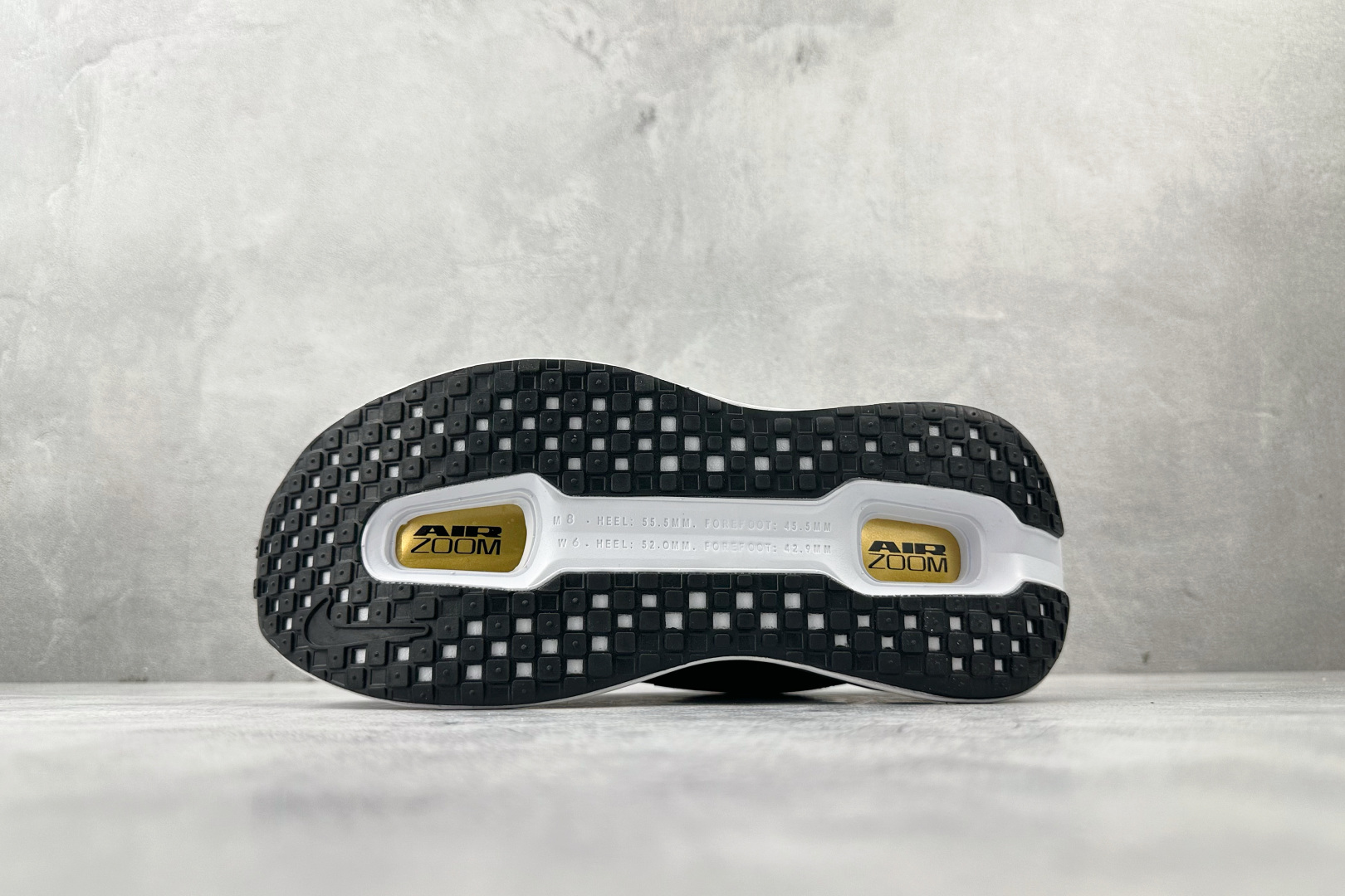 Nike Vomero Vomero Premium 黑金 HQ2050-683 Nike Vomero Vomero Premium 黑金 HQ2050-683