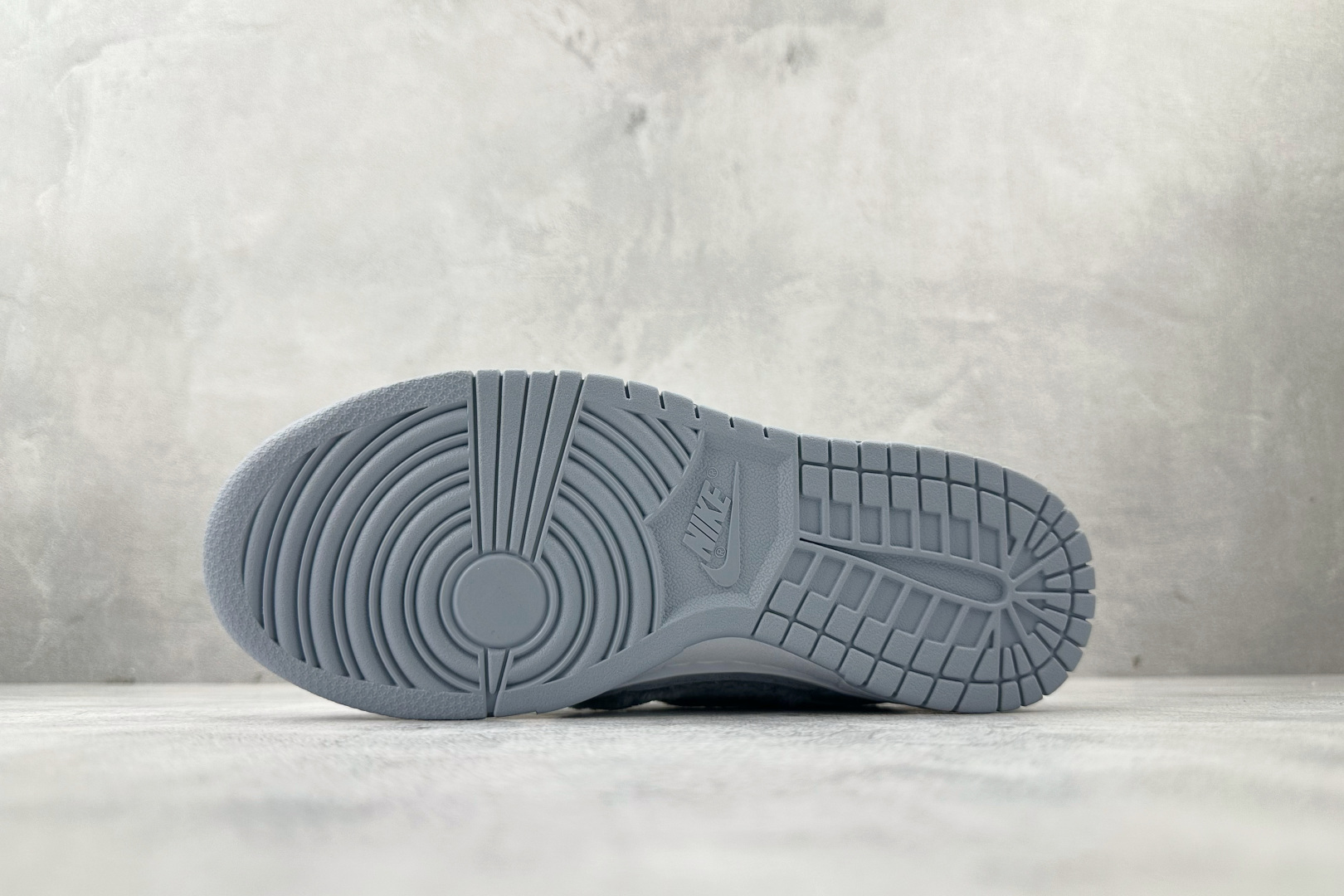 240 Nike BY POP MART LABUBU 海盐椰椰 GB6675-005