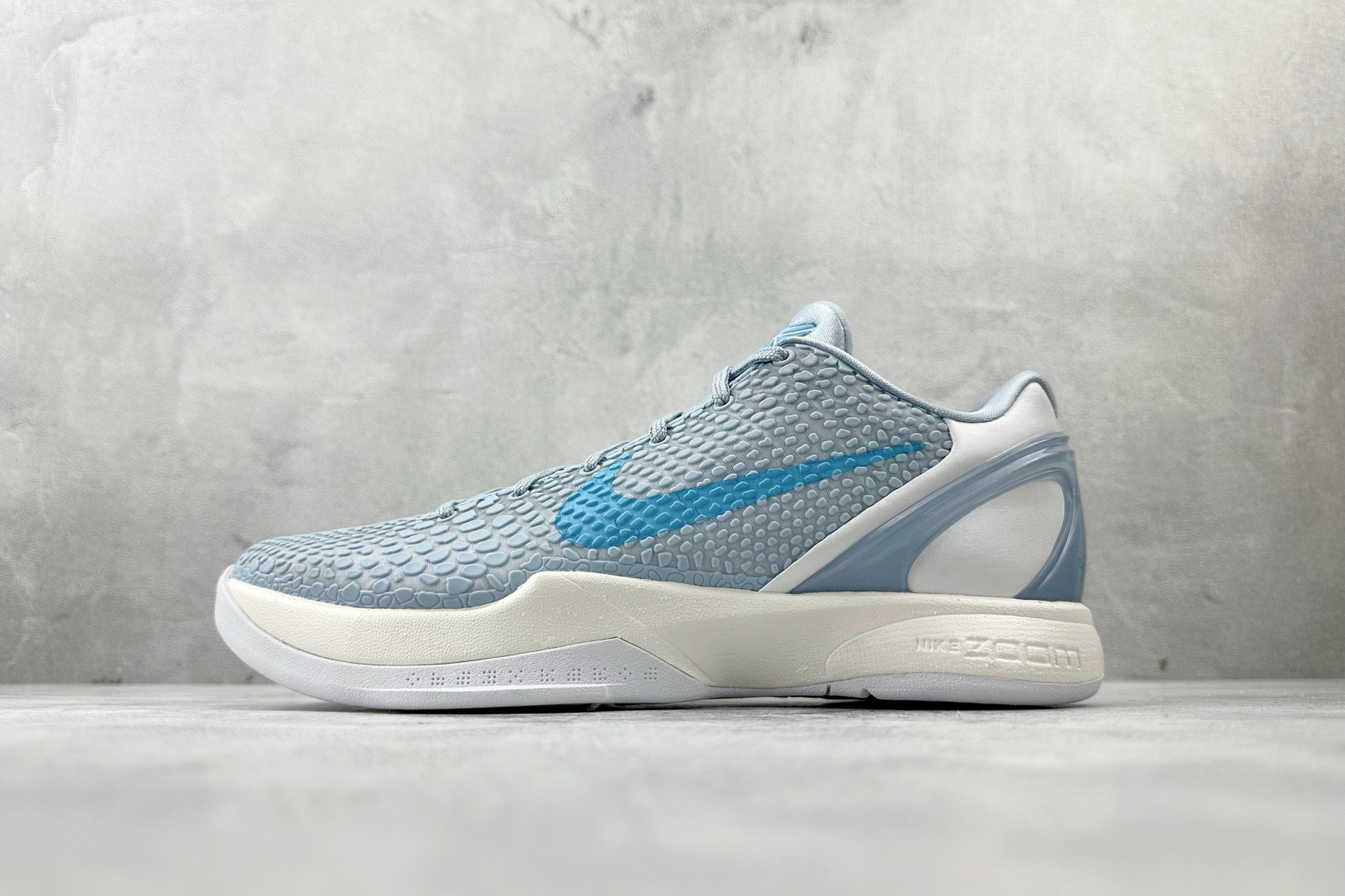 GX 💰420
顶级纯原 完美复刻  Caitlin Clark × Nike Zoom Kobe 6 Protro PE 蓝色

货号：IO3672-400
尺码：40 40.5 41 42 42.5 43 44 44.5 45 45.5 46 47.5 48.5
编码：56