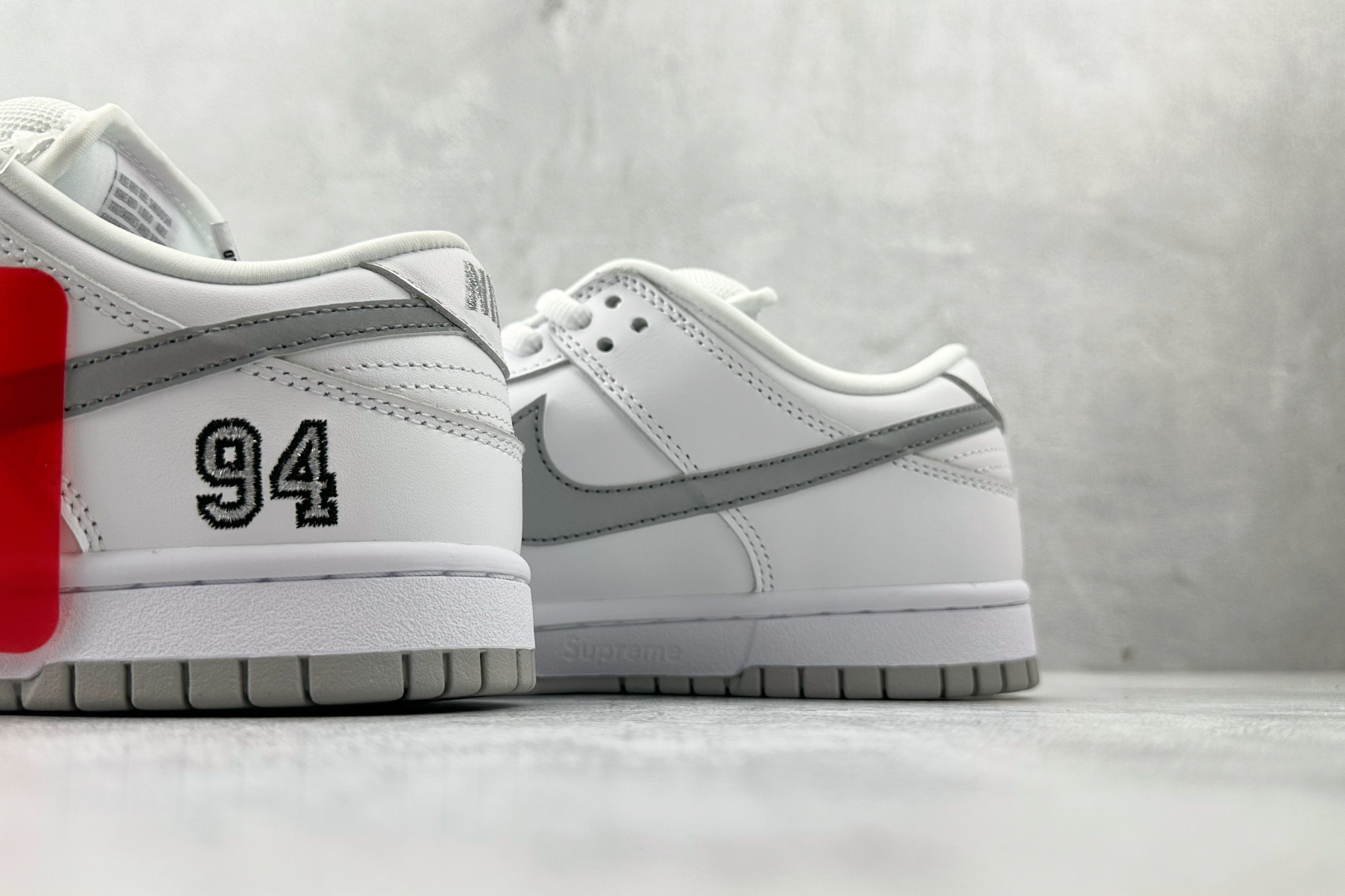 310 Supreme x Nike Dunk SB DUNK LOW 白色 HQ8487-100