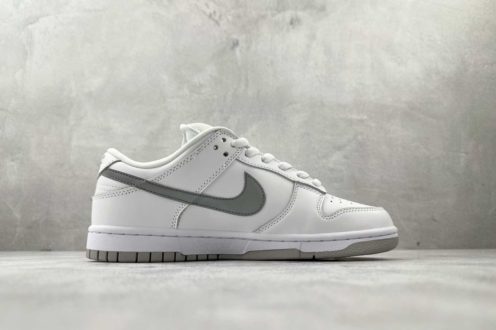 310 Supreme x Nike Dunk SB DUNK LOW 白色 HQ8487-100