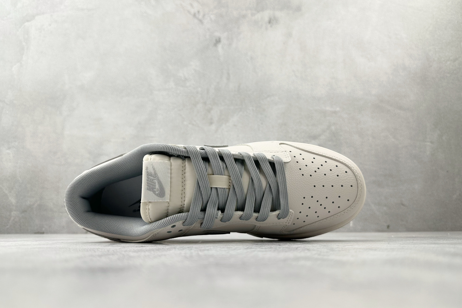 YC 双十一特价双十一特价【定制球鞋】Nike Dunk SB 极致灰 白灰货号：WB0508 04尺码