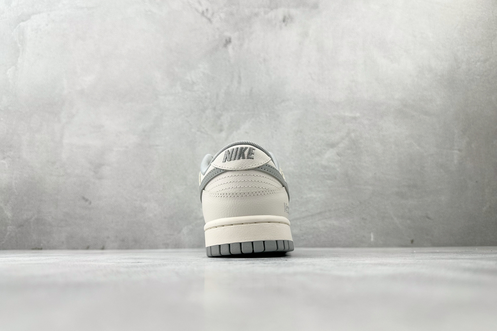 YC 双十一特价双十一特价【定制球鞋】Nike Dunk SB 极致灰 白灰货号：WB0508 04尺码