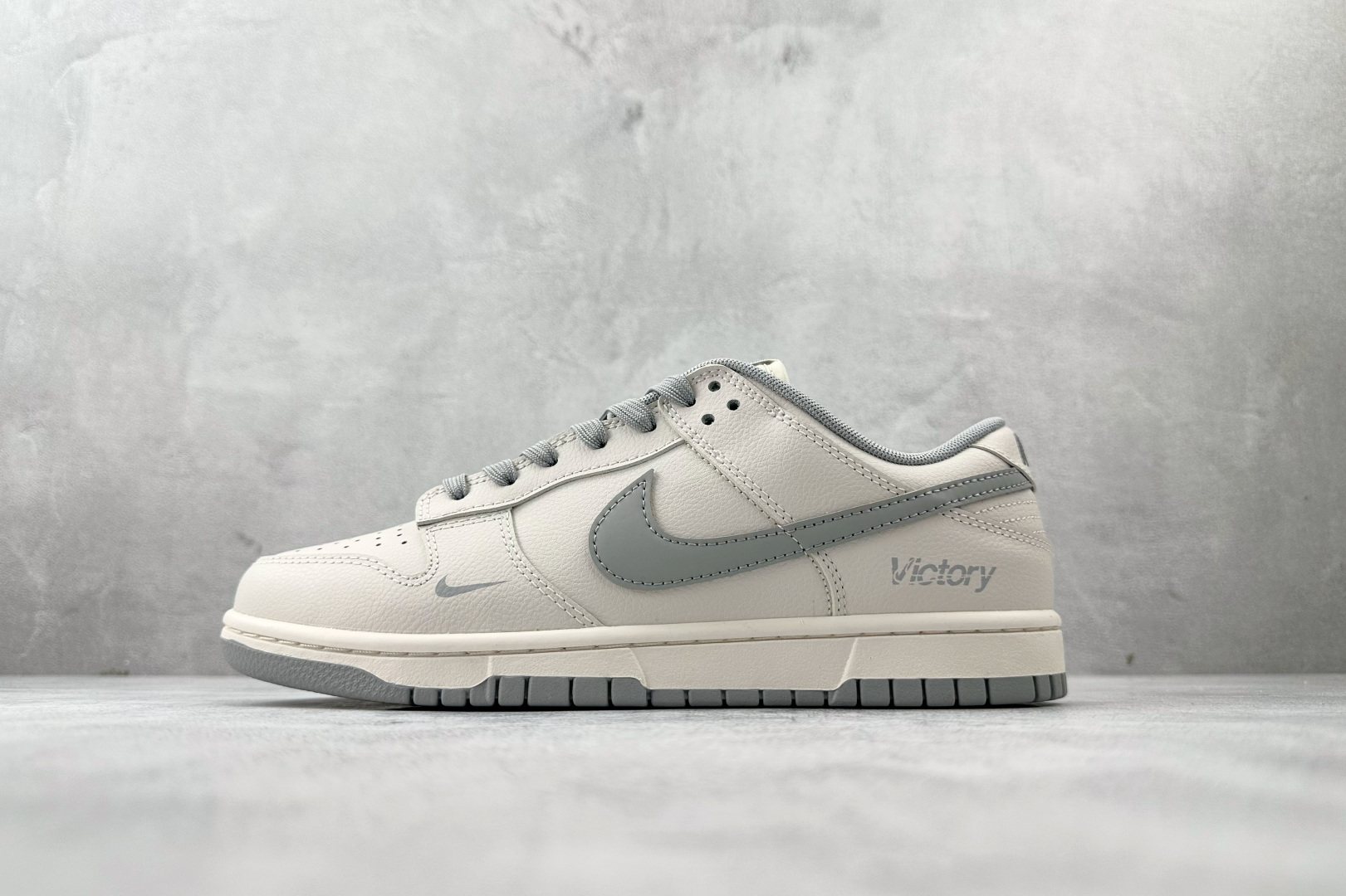 YC 双十一特价双十一特价【定制球鞋】Nike Dunk SB 极致灰 白灰货号：WB0508 04尺码