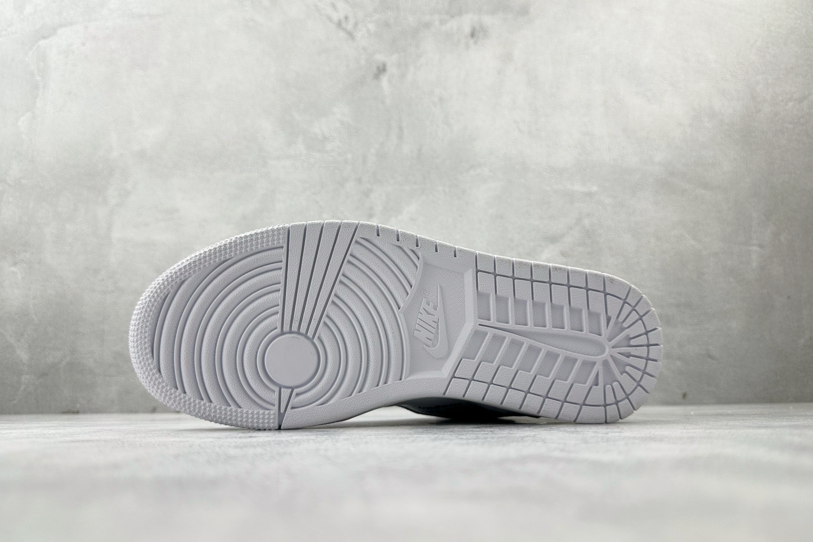 280 OFF-WHITE × Jordan Air Jordan 1 High White the ten 白蓝 欧洲限定 AQ0818-100