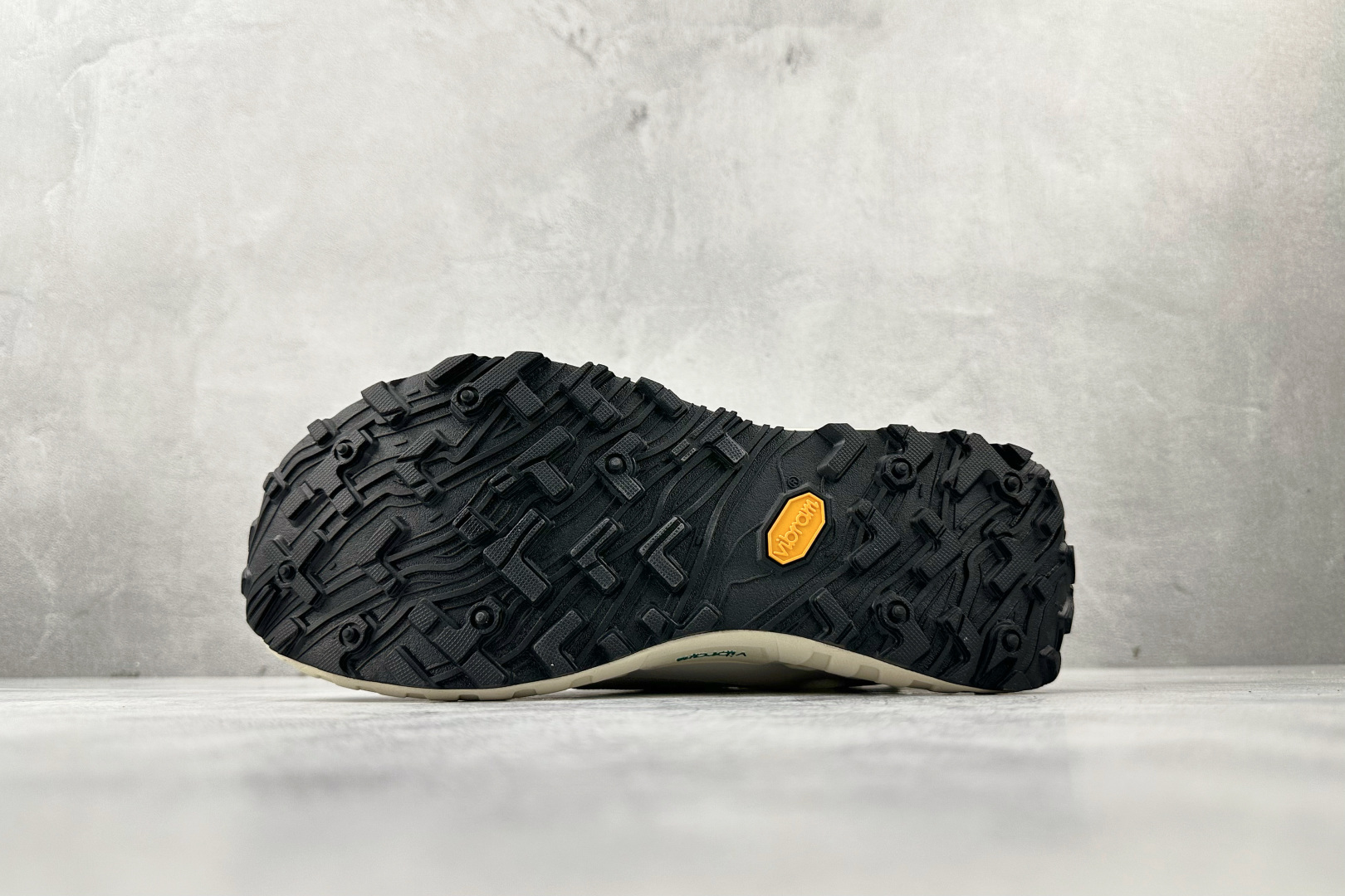 240 NORDA 001 复古白 NORDA001-M-WTFT