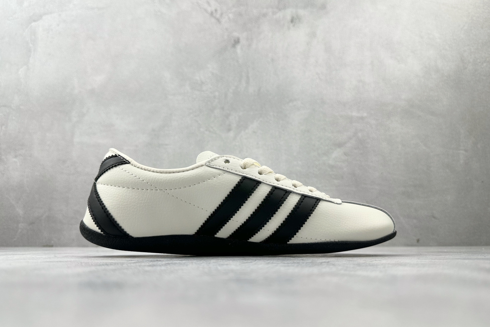 170 出口订单 adidas originals TOKYO 米白色 JQ0597-Chinese UA Cheap High Quatity Brand Clothes Bags handbags Sneakers wholesale wholesaler seller from China Factory suppliers Fashion Clothing Shoes best Quality Beautiful Price 170 出口订单 adidas originals TOKYO 米白色 JQ0597