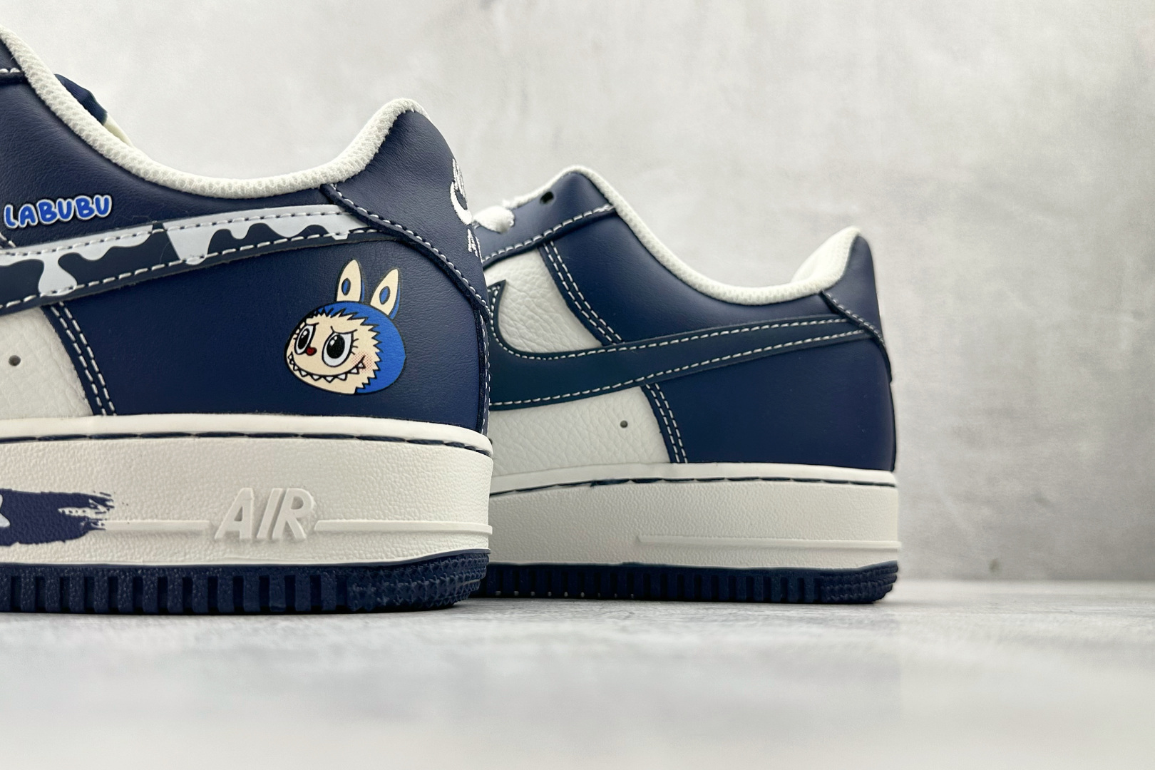 260 Nike Air Force 1 07 labubu 联名 蓝白 KJ5188-002-Chinese UA Cheap High Quatity Brand Clothes Bags handbags Sneakers wholesale wholesaler seller from China Factory suppliers Fashion Clothing Shoes best Quality Beautiful Price 260 Nike Air Force 1 07 labubu 联名 蓝白 KJ5188-002