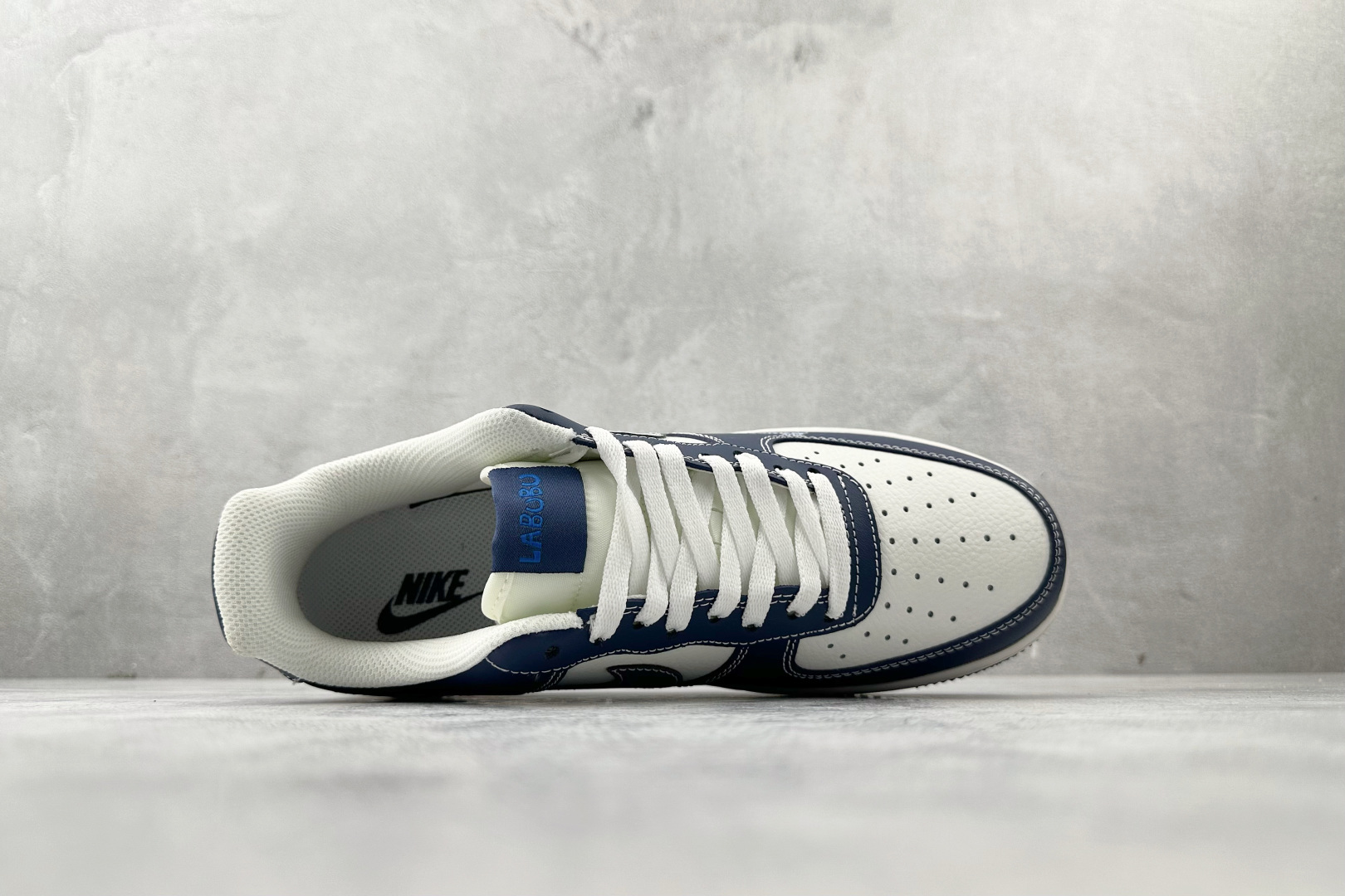 260 Nike Air Force 1 07 labubu 联名 蓝白 KJ5188-002-Chinese UA Cheap High Quatity Brand Clothes Bags handbags Sneakers wholesale wholesaler seller from China Factory suppliers Fashion Clothing Shoes best Quality Beautiful Price 260 Nike Air Force 1 07 labubu 联名 蓝白 KJ5188-002