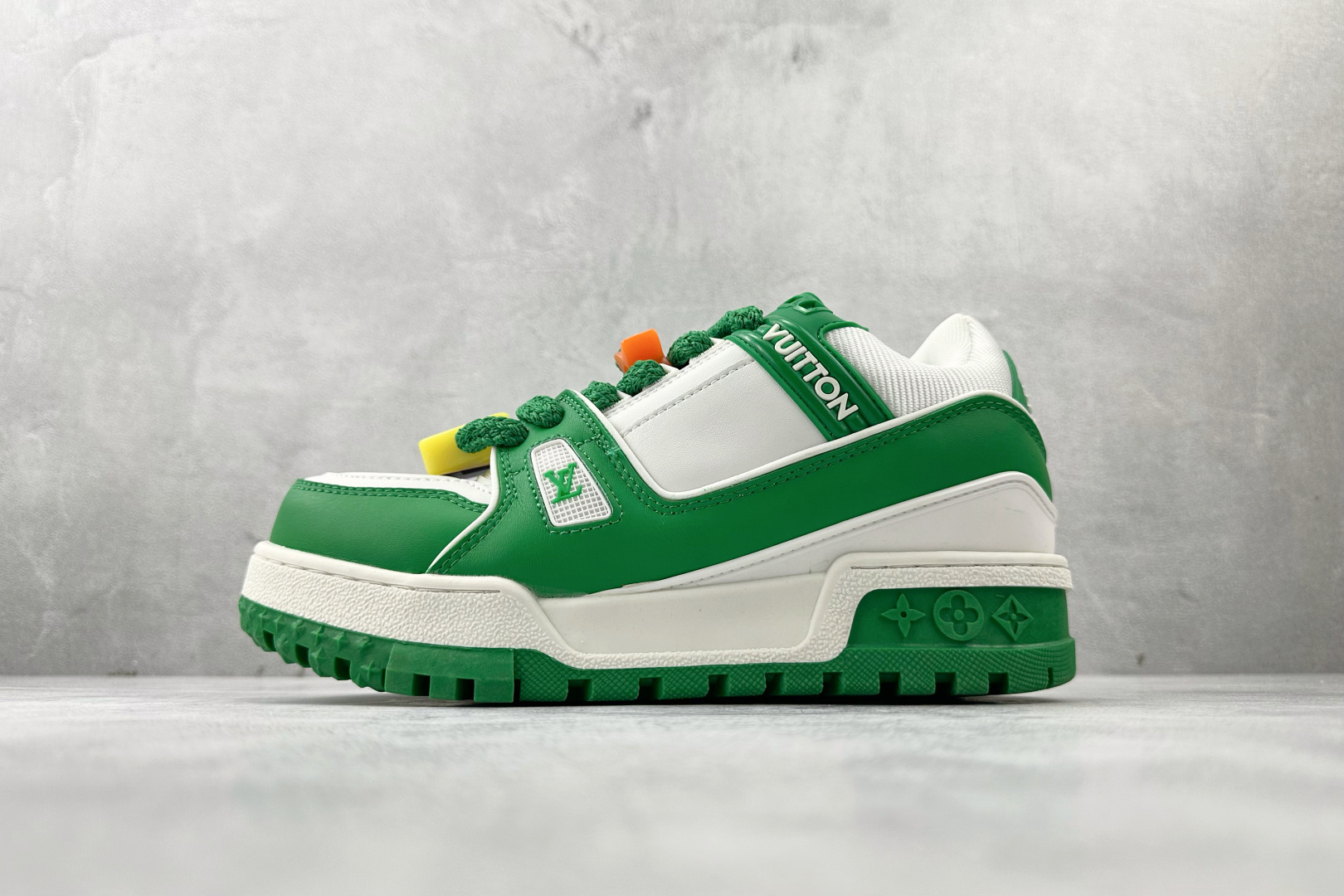 TG版 💰180
爆款跑量神器 LOUIS VUITTON Trainer Maxi 小胖丁 白绿

货号：1AB8SD
尺码：36 37 38 39 40 41 42 43 44 45 46
编码：33