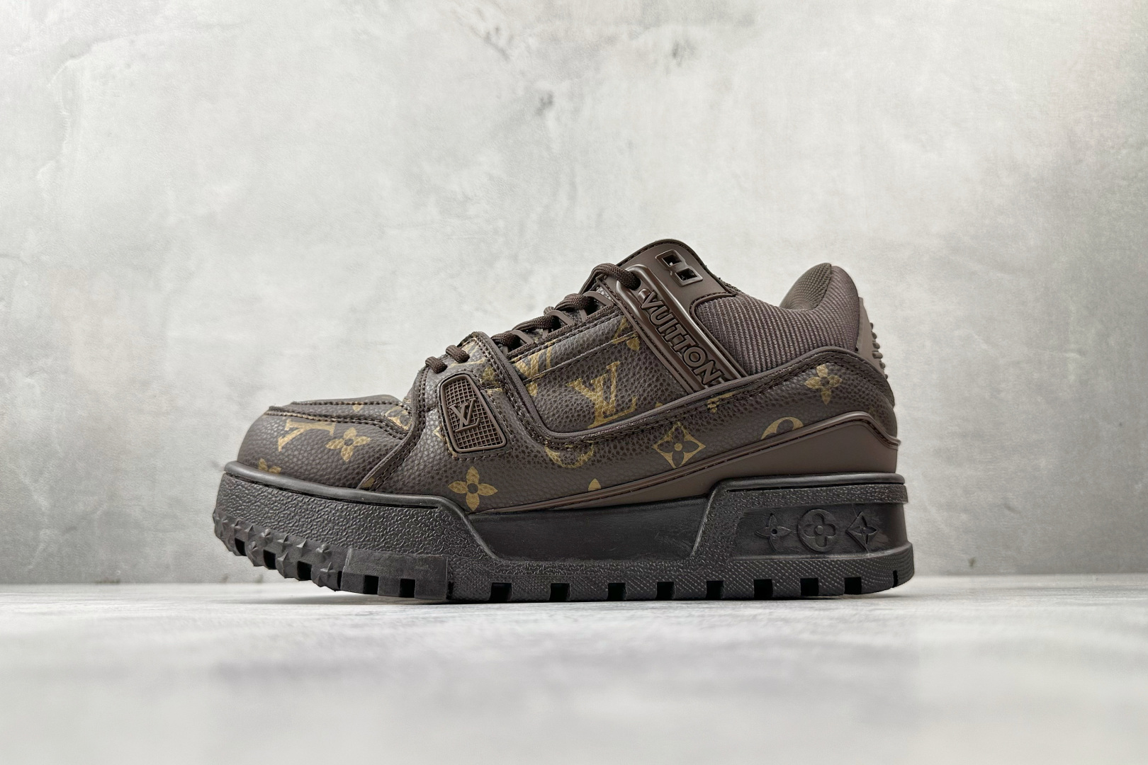 TG版 爆款跑量神器 LOUIS VUITTON Trainer Maxi 小胖丁 棕色 货号:1AD7DT 编码:33