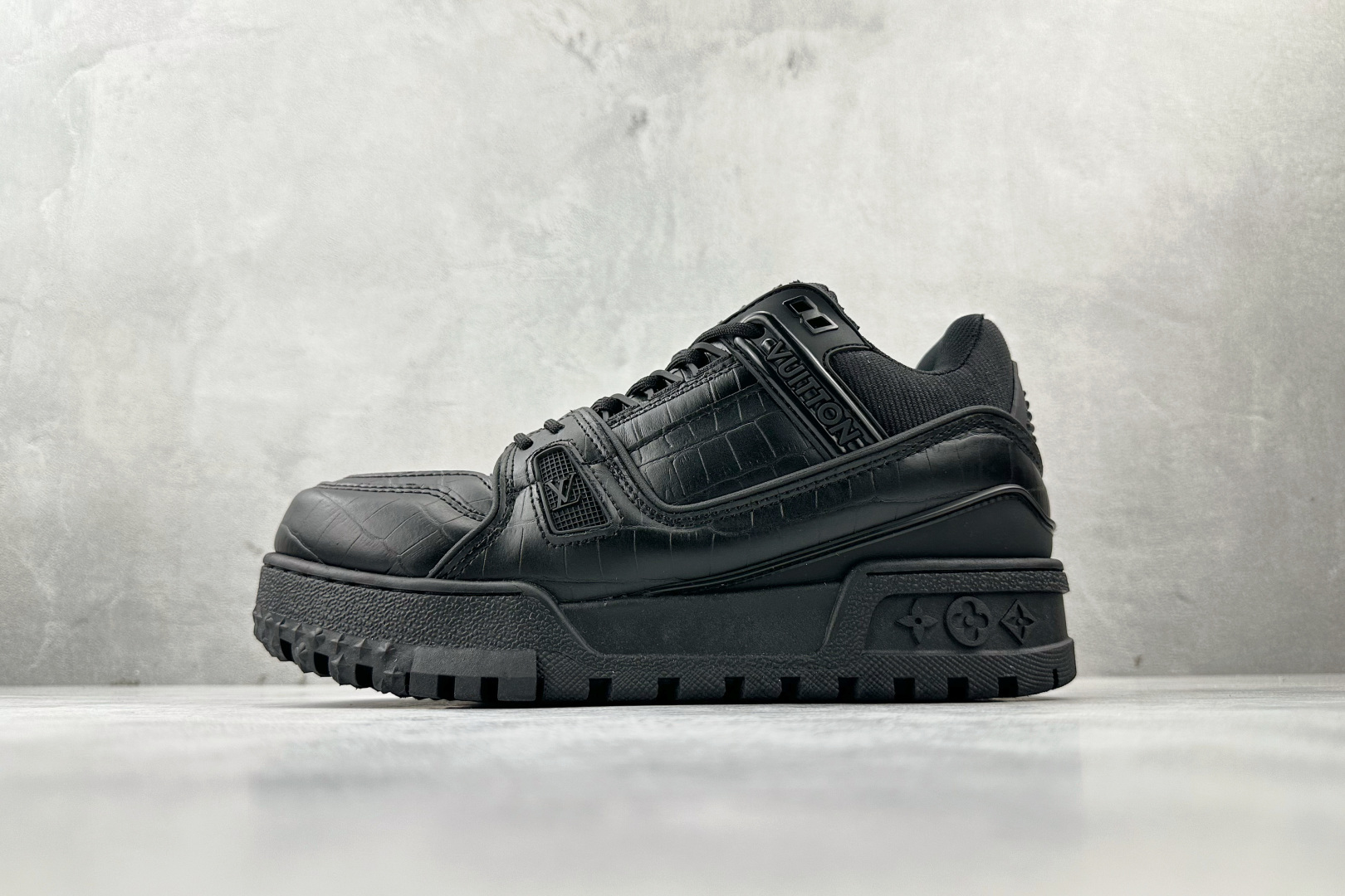 TG版 爆款跑量神器 LOUIS VUITTON Trainer Maxi 小胖丁 黑色 货号:1ACN15 编码:33