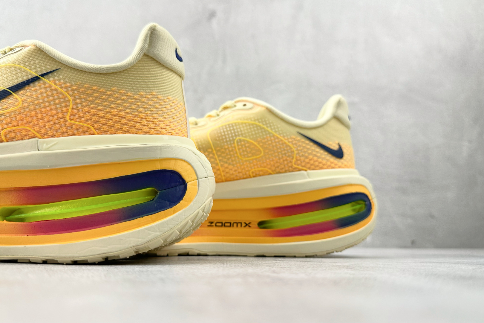 300 全套数据私模 Nike Vomero Vomero Premium 桔蓝 HQ2050-401