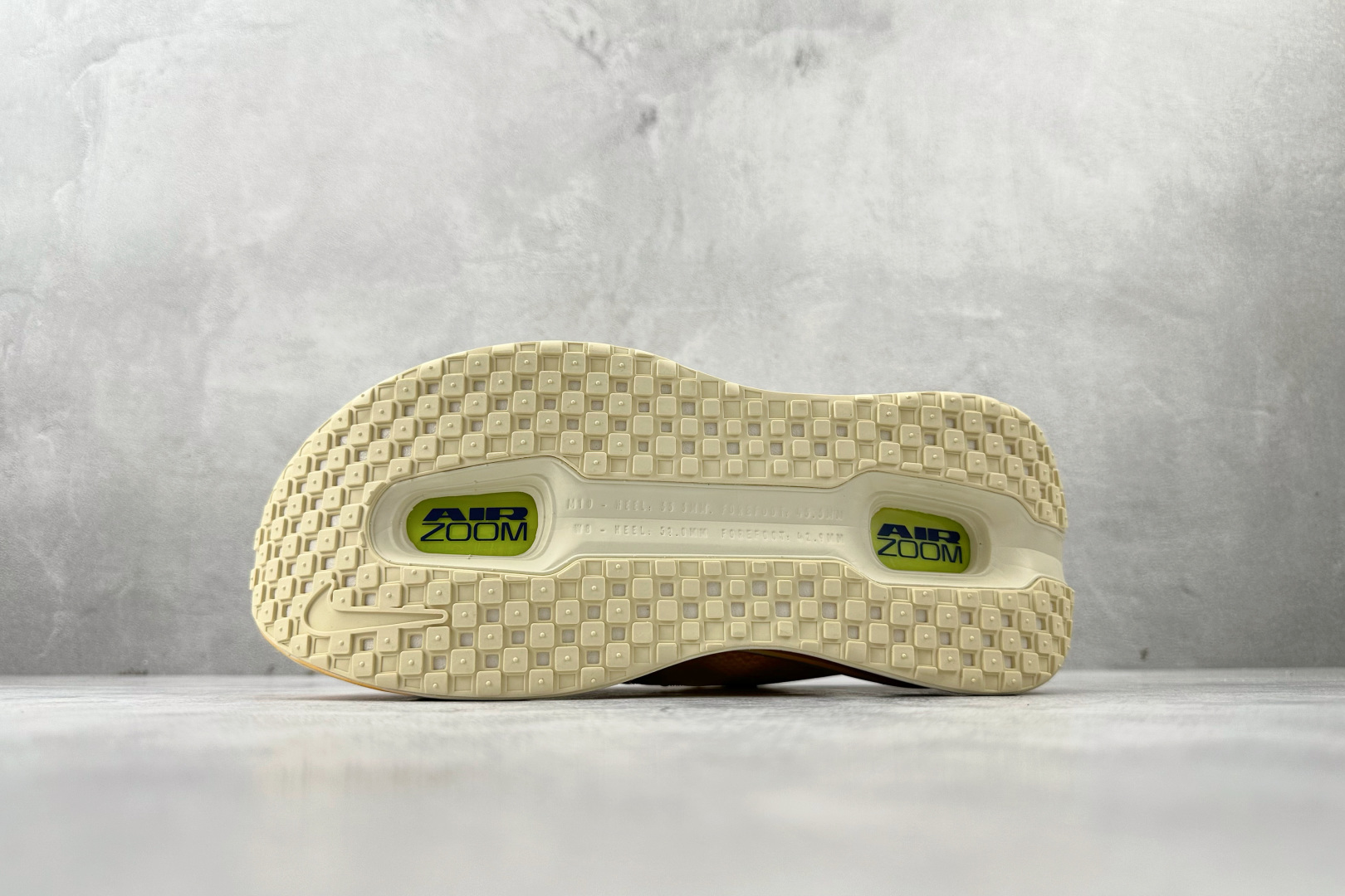 300 全套数据私模 Nike Vomero Vomero Premium 桔蓝 HQ2050-401