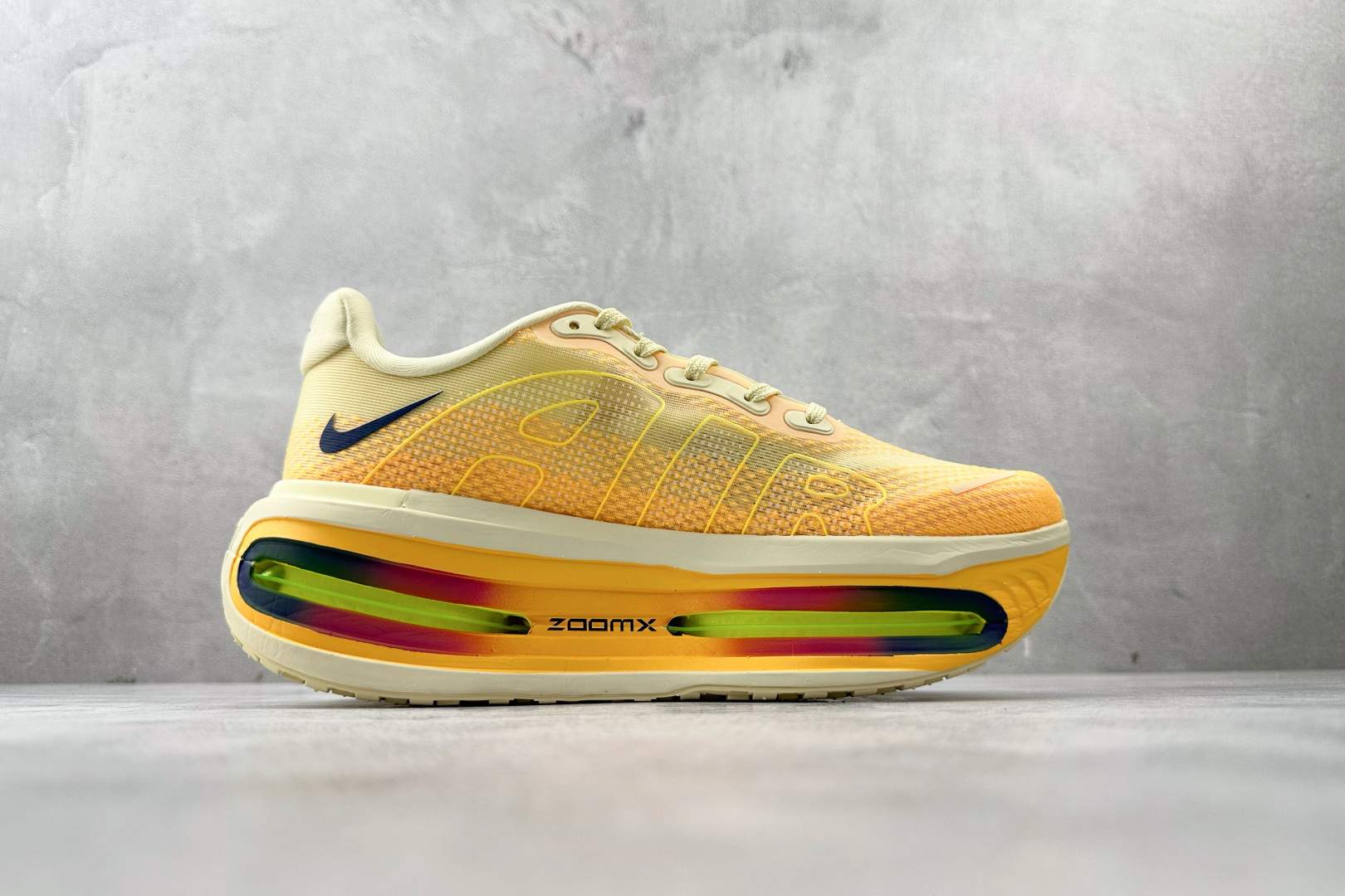 300 全套数据私模 Nike Vomero Vomero Premium 桔蓝 HQ2050-401