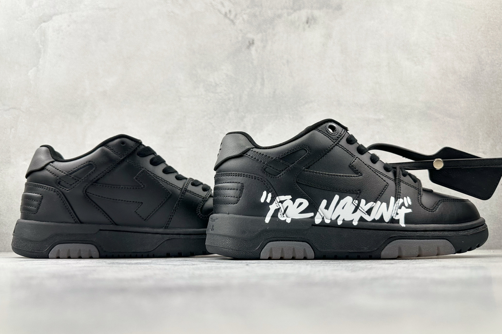 P260大厂出品 OFF-WHITE 黑色 OMIA189C99LEA008-Chinese UA Cheap High Quatity Brand Clothes Bags handbags Sneakers wholesale wholesaler seller from China Factory suppliers Fashion Clothing Shoes best Quality Beautiful Price P260大厂出品 OFF-WHITE 黑色 OMIA189C99LEA008