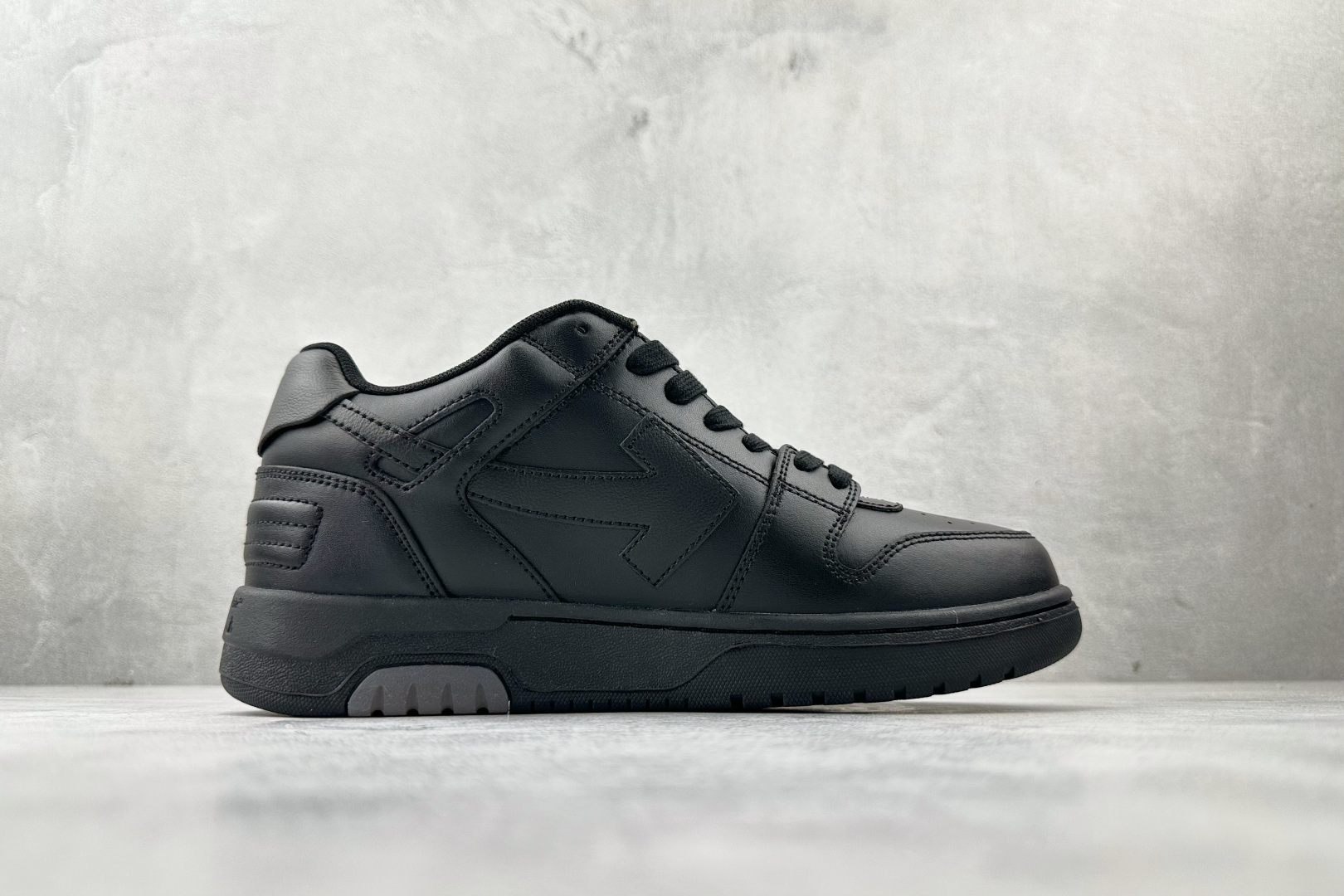 P260大厂出品 OFF-WHITE 黑色 OMIA189C99LEA008-Chinese UA Cheap High Quatity Brand Clothes Bags handbags Sneakers wholesale wholesaler seller from China Factory suppliers Fashion Clothing Shoes best Quality Beautiful Price P260大厂出品 OFF-WHITE 黑色 OMIA189C99LEA008