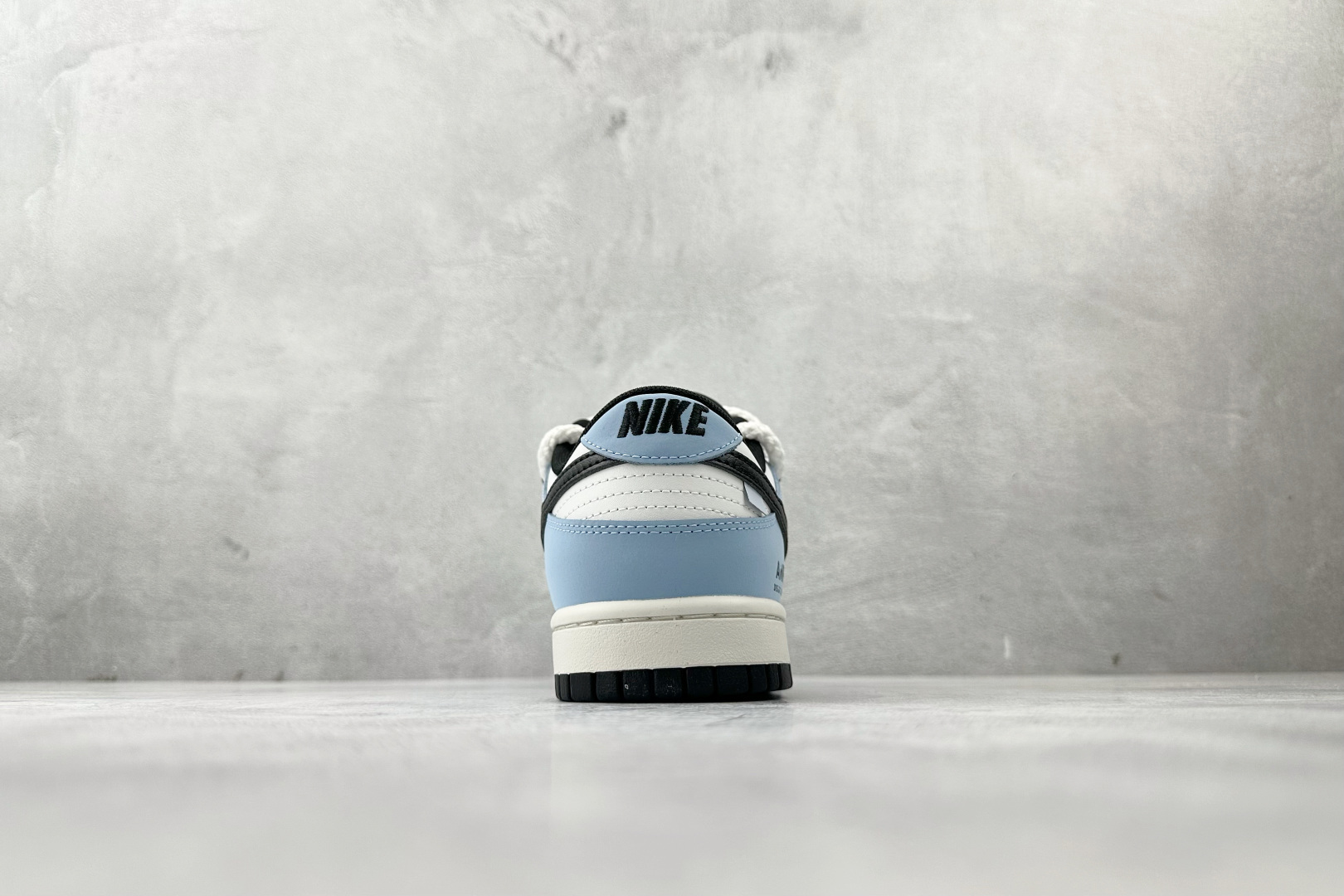 300 定制球鞋 Nike Dunk 逍遥游 蓝白黑 BB0620-113