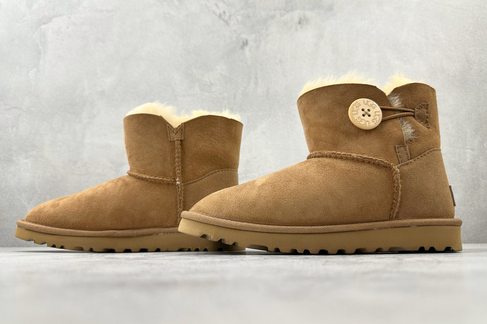 230 UGG Bailey Mini Bailey Button II Boot 栗色 1016422 CHE