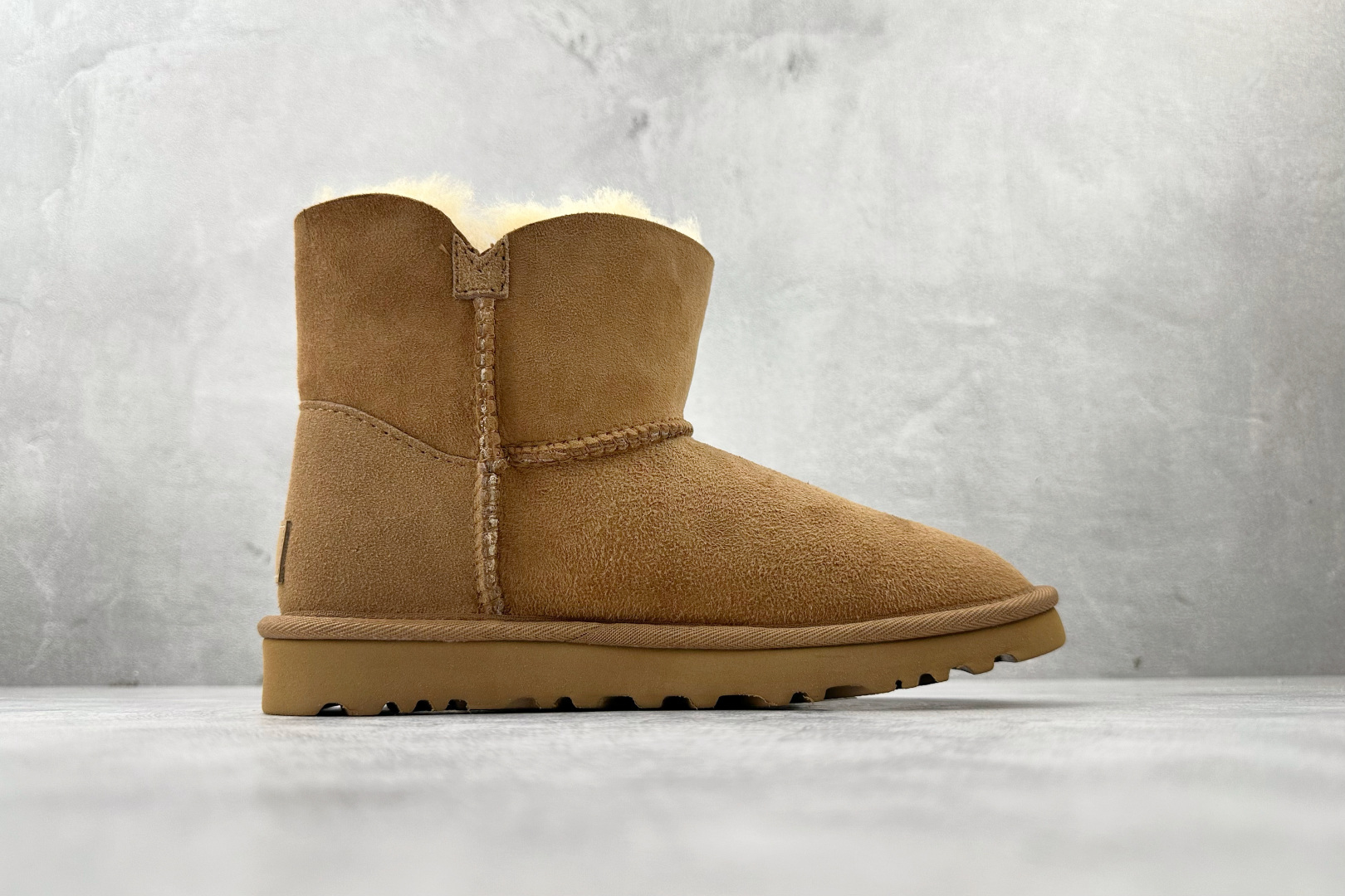 230 UGG Bailey Mini Bailey Button II Boot 栗色 1016422 CHE