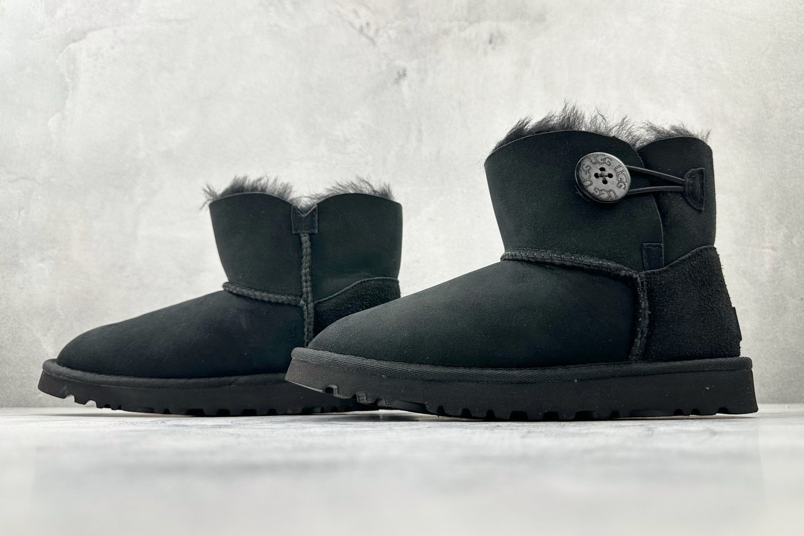 230 UGG Bailey Mini Bailey Button II Boot 黑色 1016422 BLK