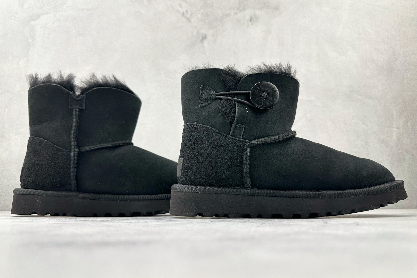 230 UGG Bailey Mini Bailey Button II Boot 黑色 1016422 BLK