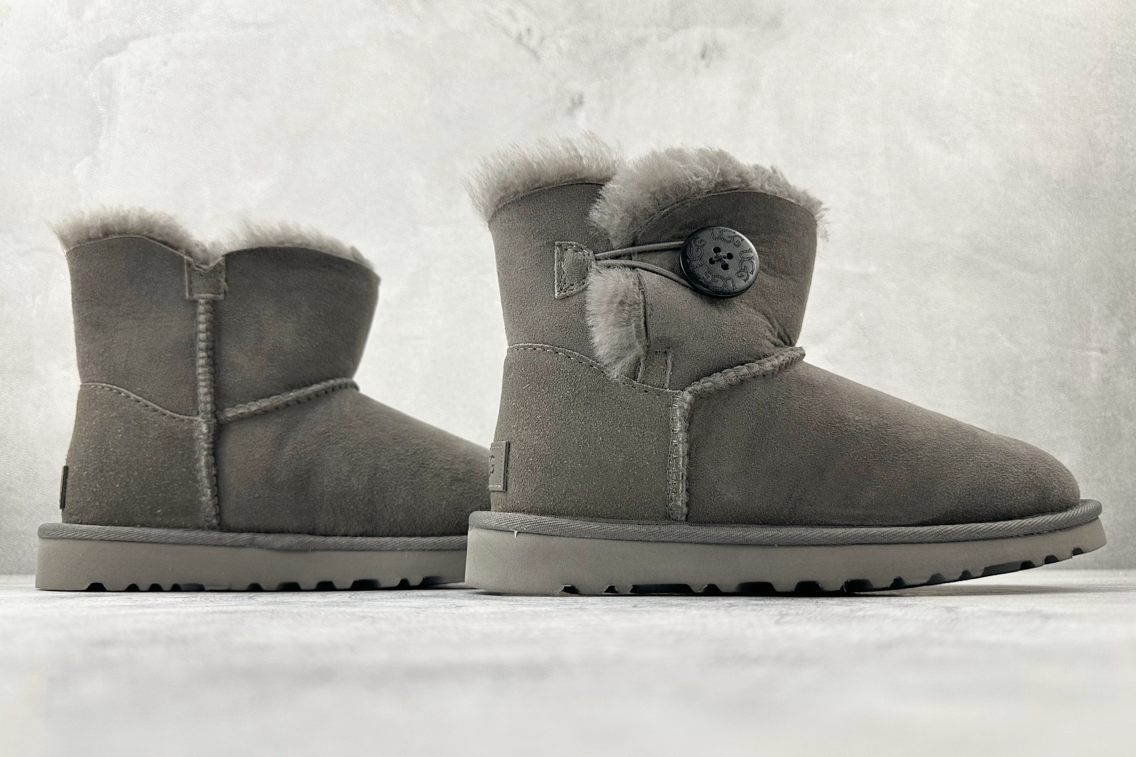 UGG Bailey Mini Bailey Button II Boot 灰色 1016422 GREY