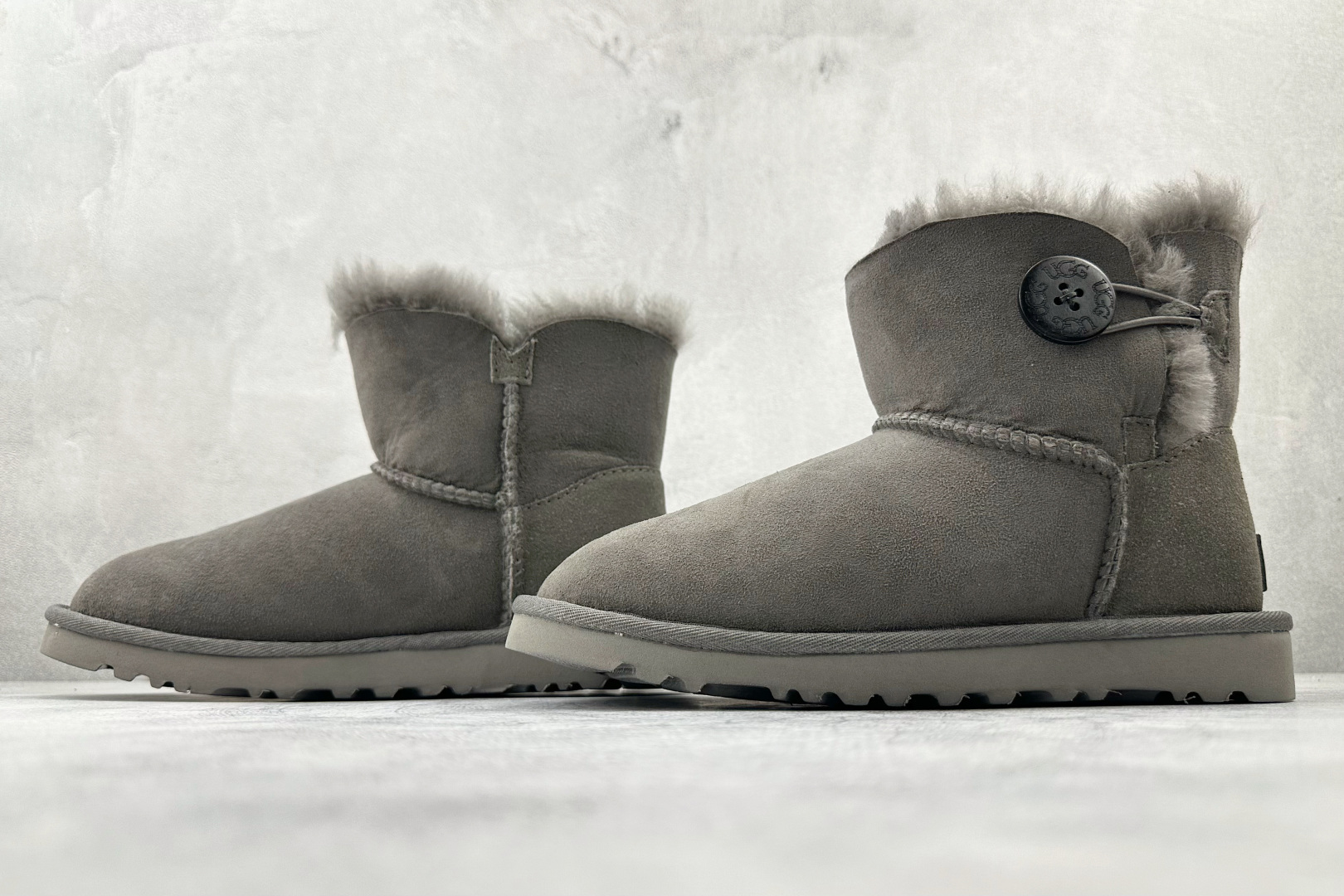 UGG Bailey Mini Bailey Button II Boot 灰色 1016422 GREY