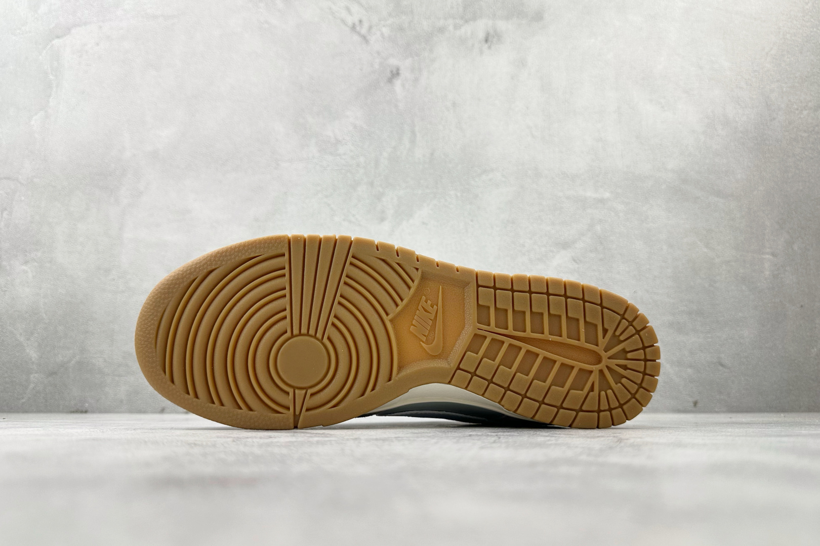 220 Nike Dunk Low 灰绿 IB6399-002