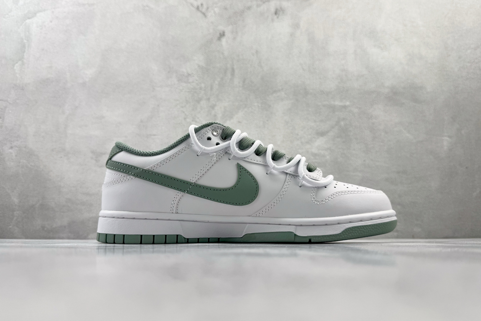 YC 双十一特价双十一特价【定制球鞋】Nike Dunk 雾绿货号：WG0528 102尺码：40 40