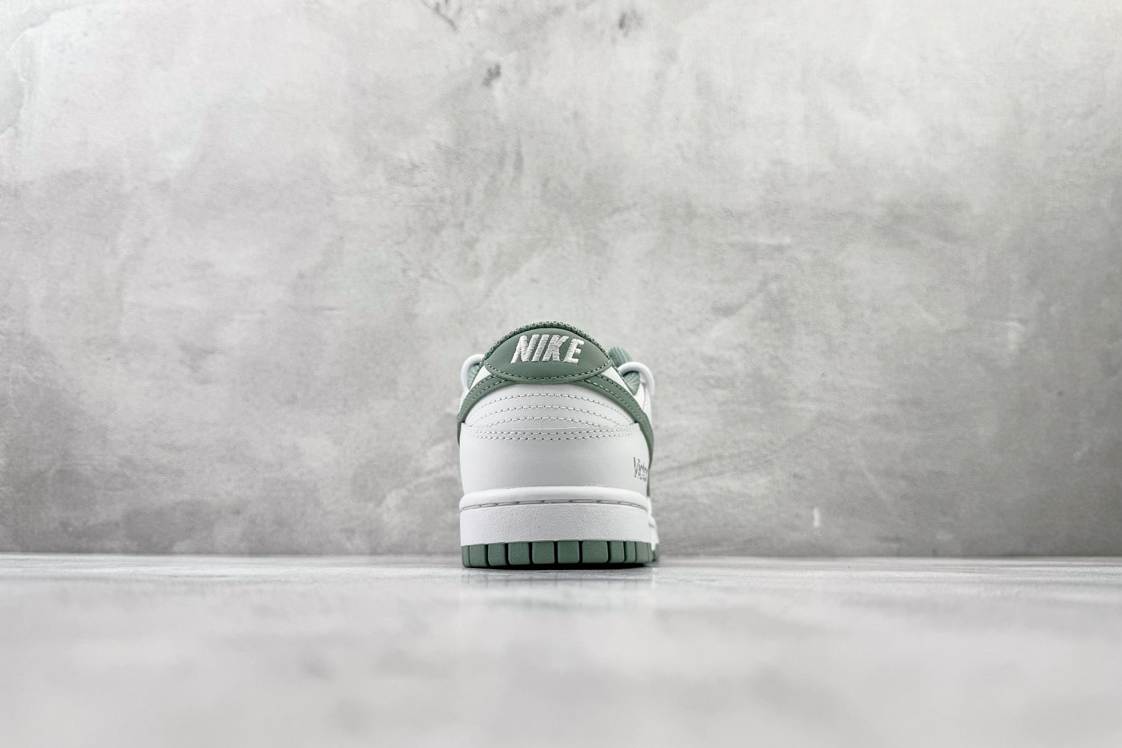 YC 双十一特价双十一特价【定制球鞋】Nike Dunk 雾绿货号：WG0528 102尺码：40 40