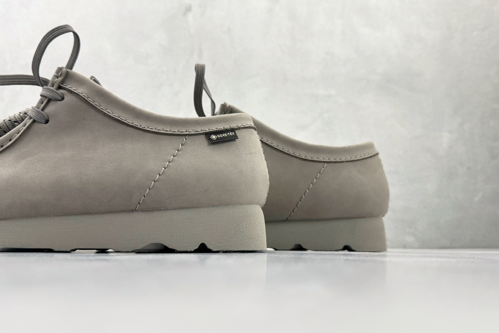 RO Clarks其乐Originals WallabeeGTX 灰色货号：尺码：36 36.5 37.