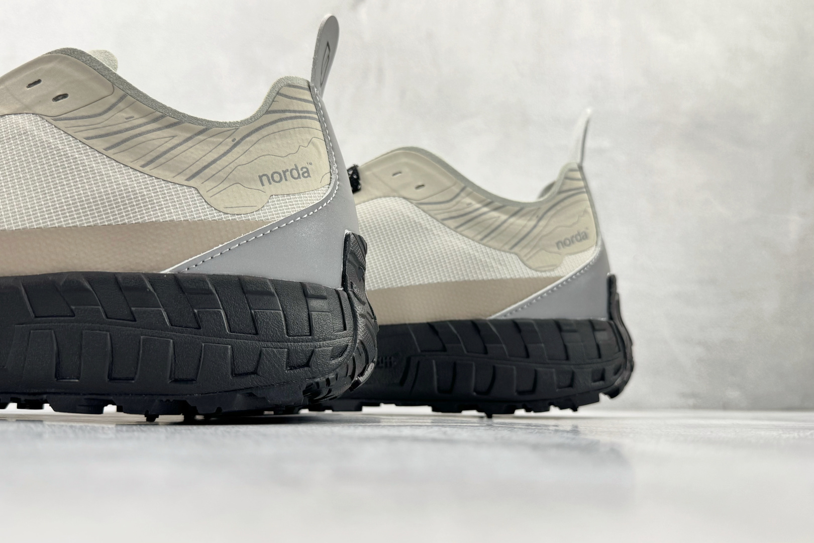 240 NORDA 001白灰橙 TFO001MCDR