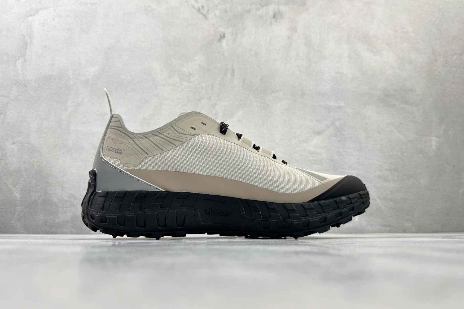 240 NORDA 001白灰橙 TFO001MCDR