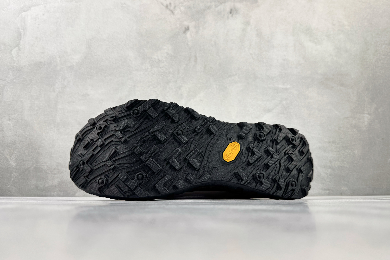 240 NORDA 001白灰橙 TFO001MCDR