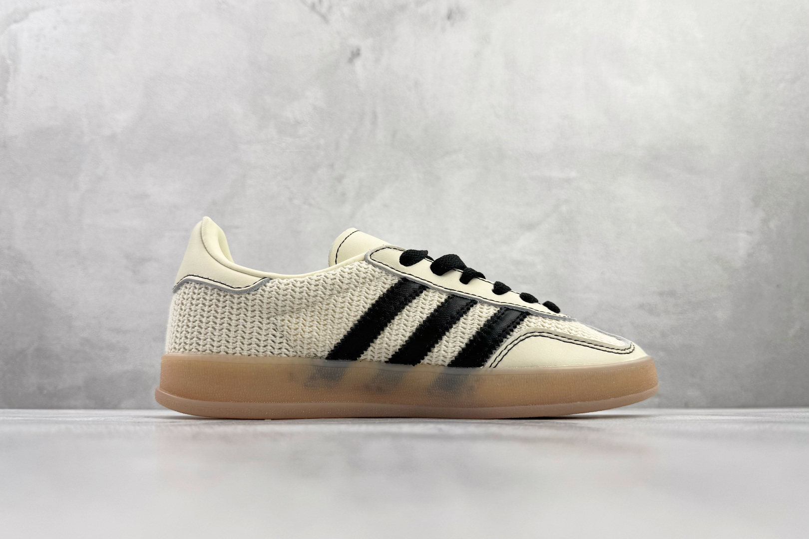 180 adidas originals GAZELLE INDOOR 白色 JQ7083-Chinese UA Cheap High Quatity Brand Clothes Bags handbags Sneakers wholesale wholesaler seller from China Factory suppliers Fashion Clothing Shoes best Quality Beautiful Price 180 adidas originals GAZELLE INDOOR 白色 JQ7083