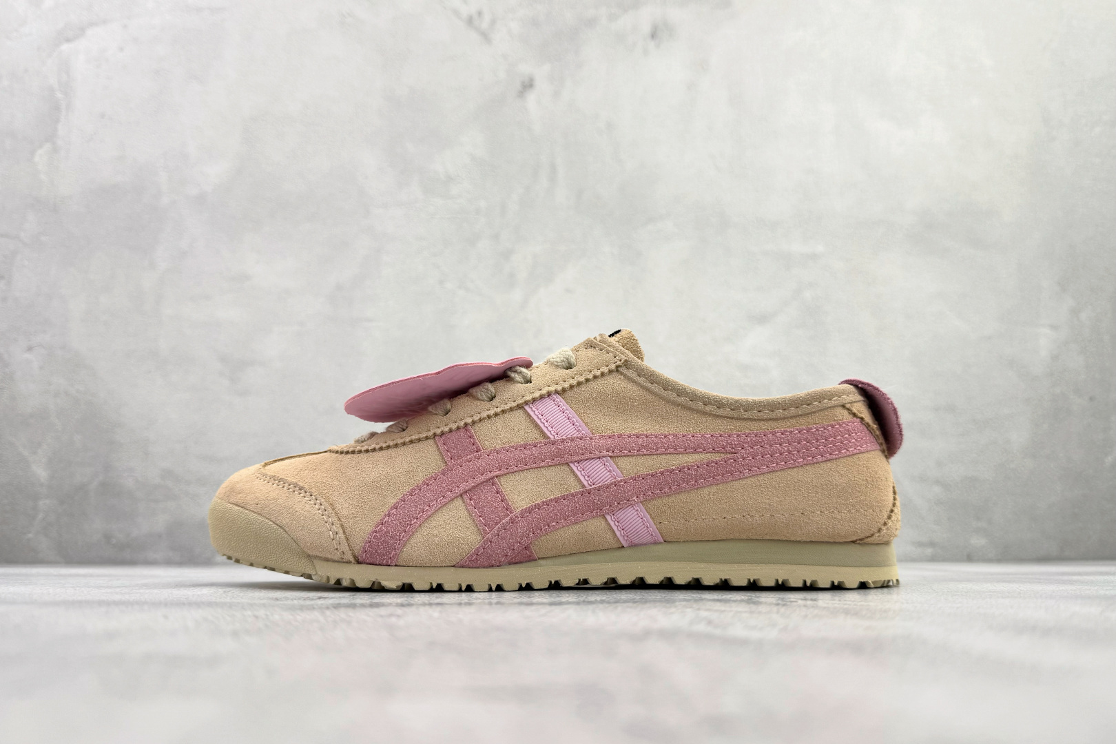 广版 💰110
Patou x Onitsuka Tiger鬼塚虎 MEXICO 66棕粉

货号：1183C380-200
尺码：36 36.5 37.5 38 38.5 39 40 40.5 41 42 42.5 43 44 44.5 45 
编码: 25