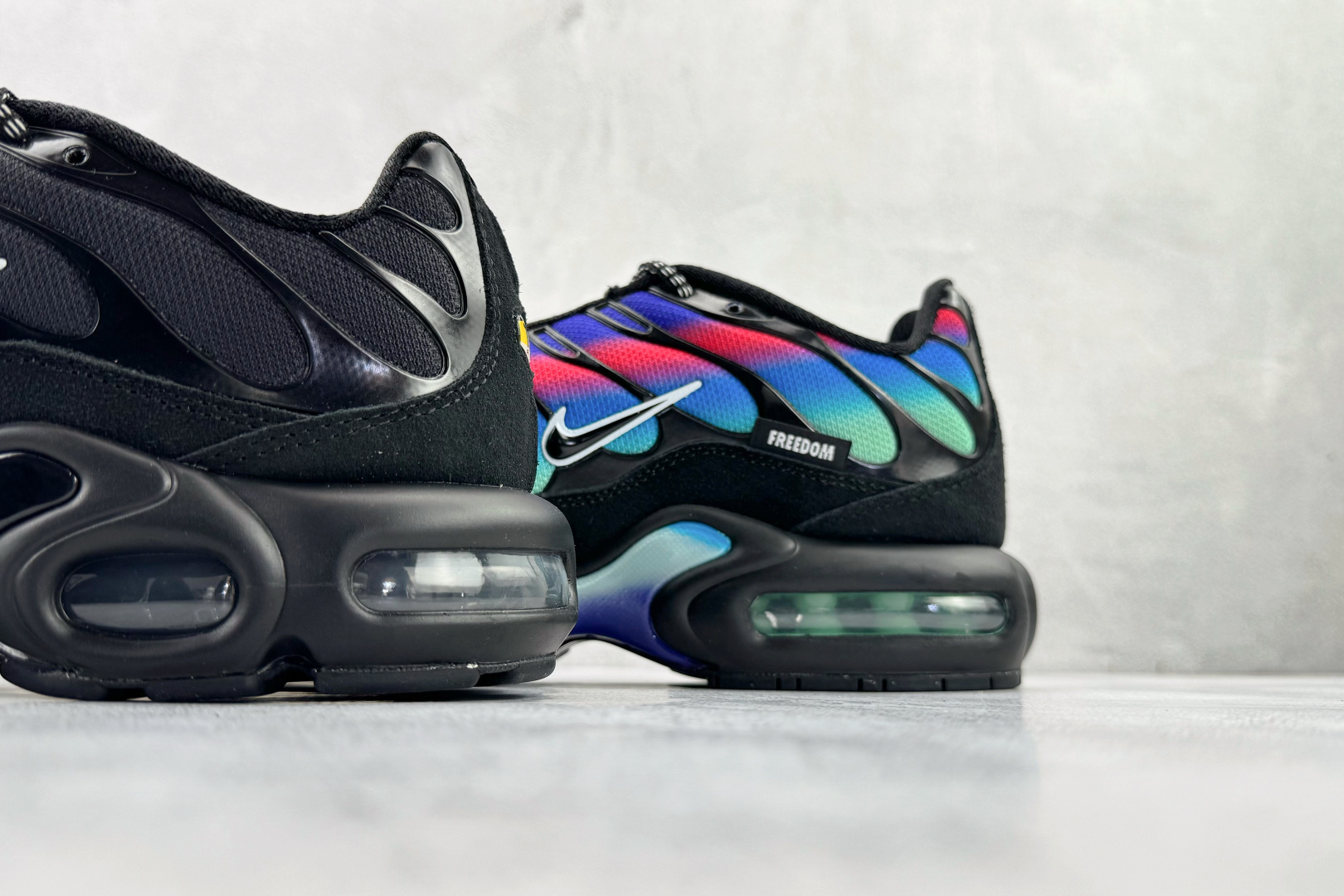 Max Nike Air Max Plus 黑色货号：DZ4509 001尺码：36 36.5 37.5