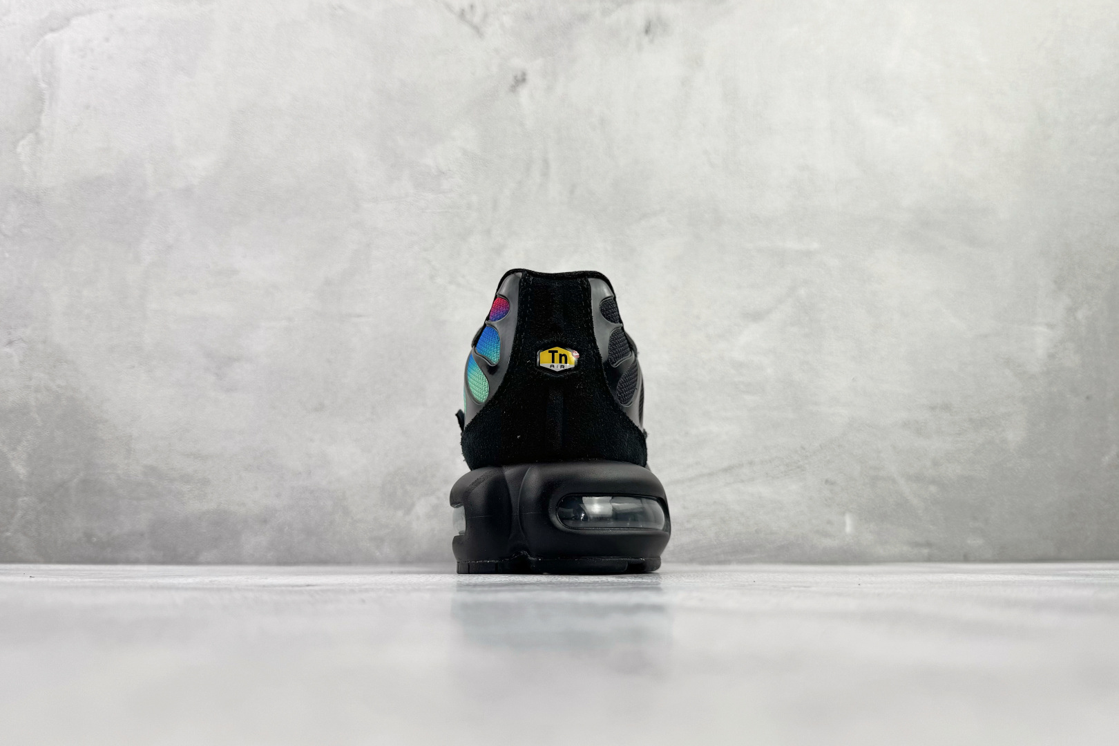 Max Nike Air Max Plus 黑色货号：DZ4509 001尺码：36 36.5 37.5