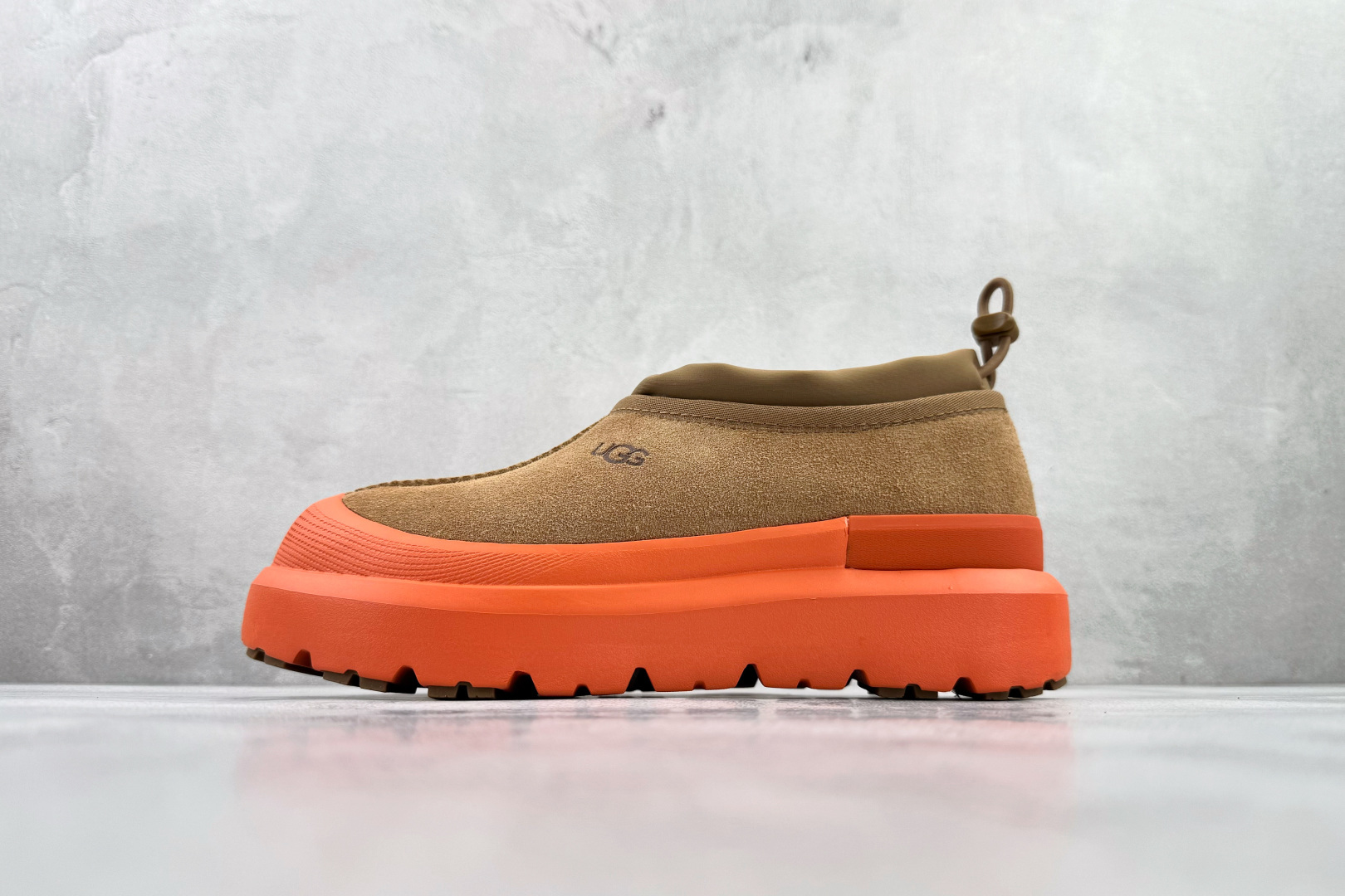 Top 💰240
UGG 包头套脚 棕色

货号：1144096-CTON
尺码：35 36 36.5 37.5 38 38.5 39 40 40.5 41 42 42.5 43 44 44.5 45 
编码：38