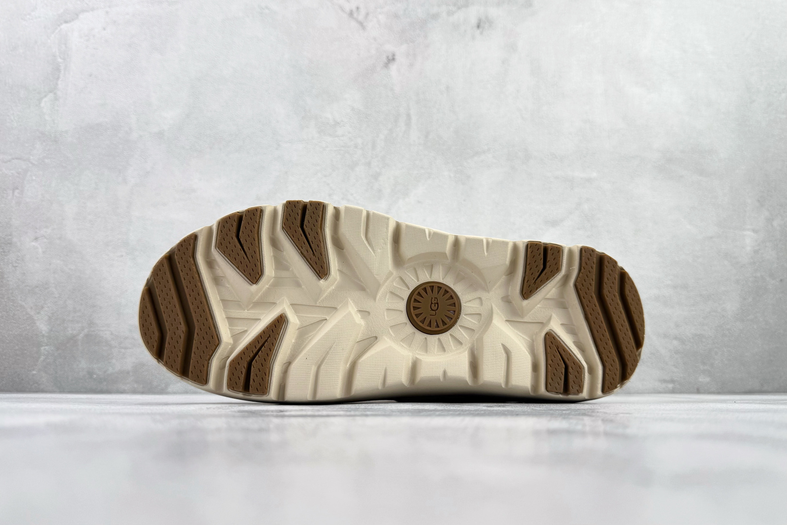 290 UGG Neumel Weather Hybrid 棕米 1143991CWTC-栗/白色