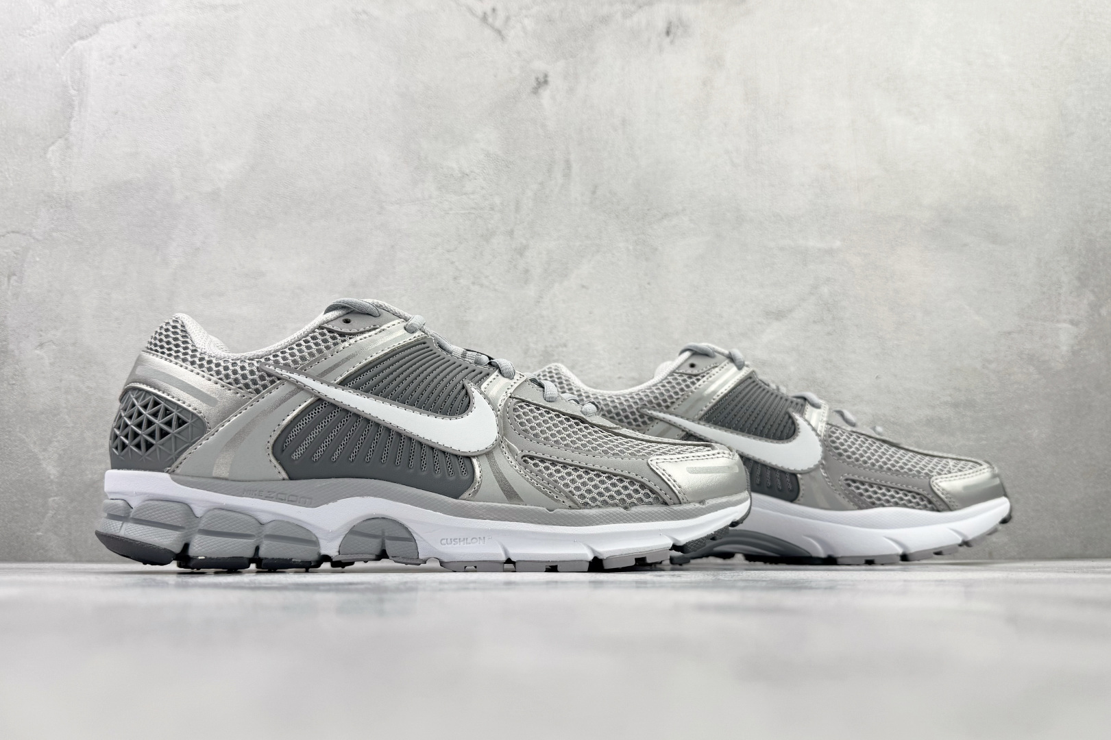 220 Nike Air Zoom Vomero 5 银色 FJ4151-003-Chinese UA Cheap High Quatity Brand Clothes Bags handbags Sneakers wholesale wholesaler seller from China Factory suppliers Fashion Clothing Shoes best Quality Beautiful Price 220 Nike Air Zoom Vomero 5 银色 FJ4151-003